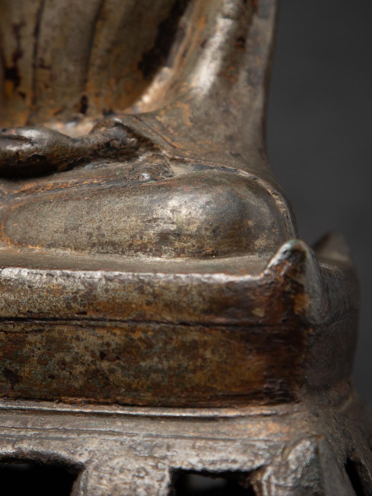 Very early antique bronze Burmese Arakan Buddha from Burma 12