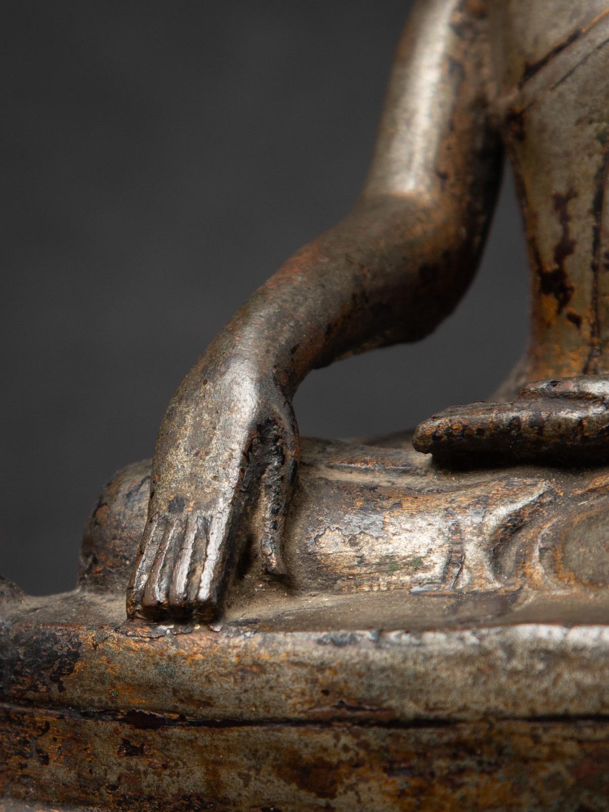 Very early antique bronze Burmese Arakan Buddha from Burma 13