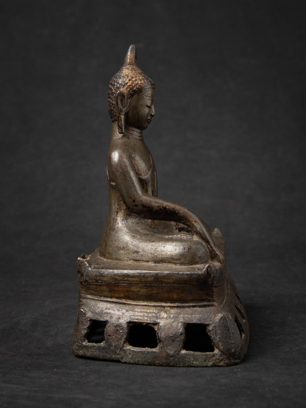 18th Century and Earlier Very early antique bronze Burmese Arakan Buddha from Burma