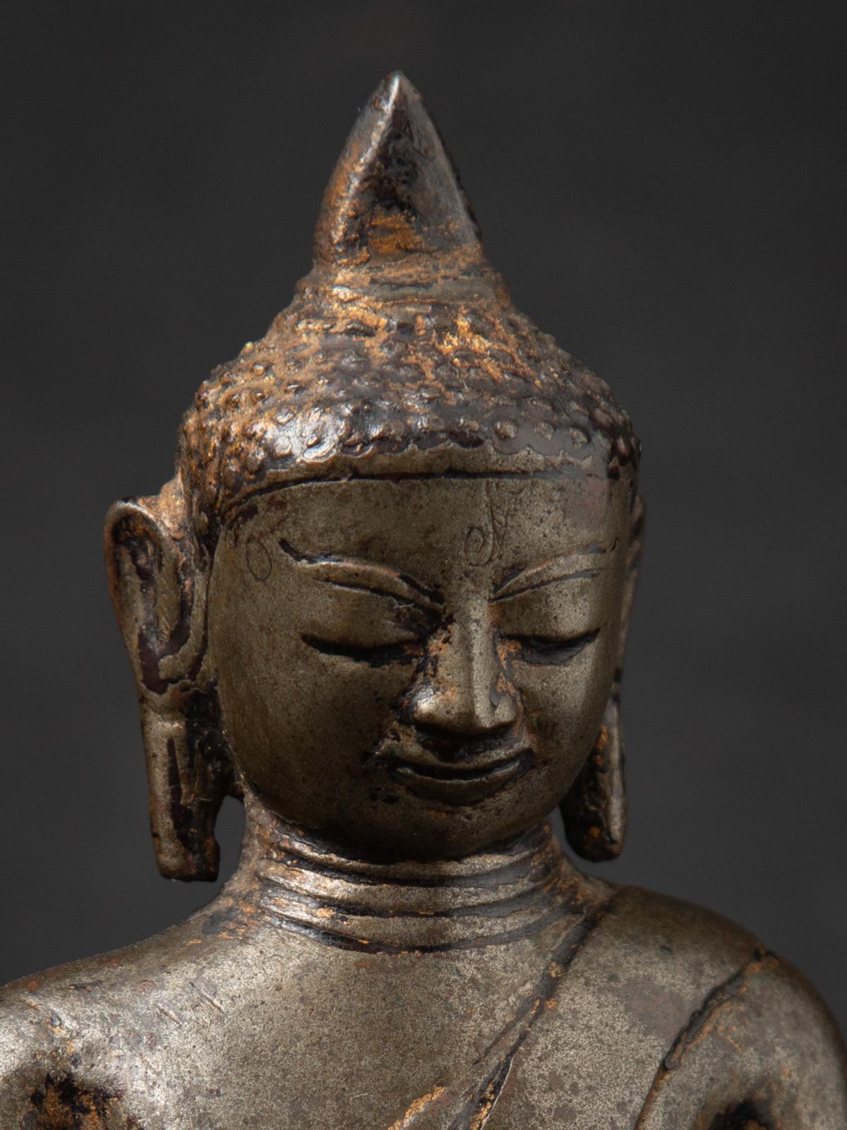 Very early antique bronze Burmese Arakan Buddha from Burma 2