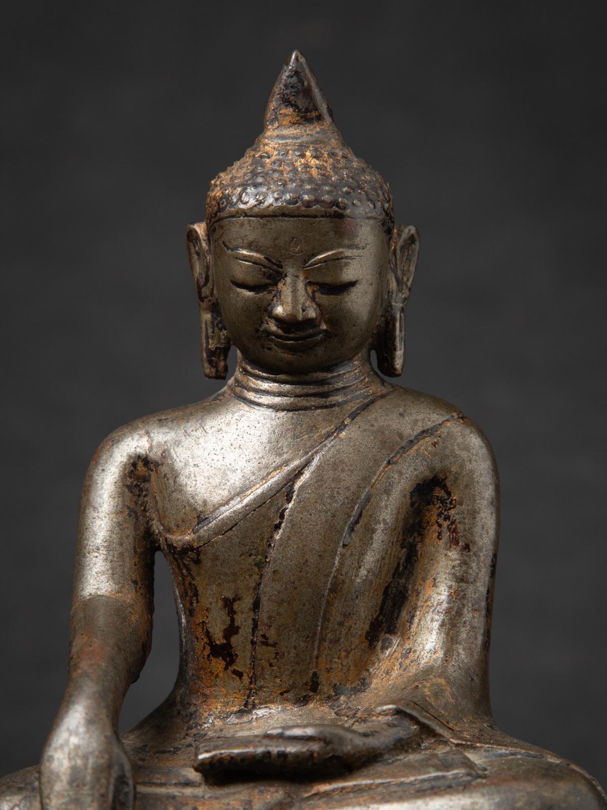 Very early antique bronze Burmese Arakan Buddha from Burma 3