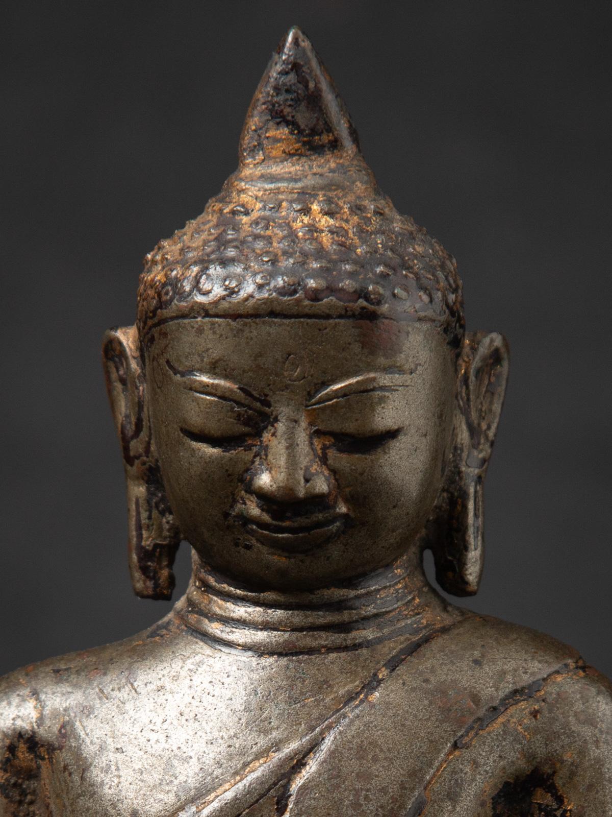 Very early antique bronze Burmese Arakan Buddha from Burma 4