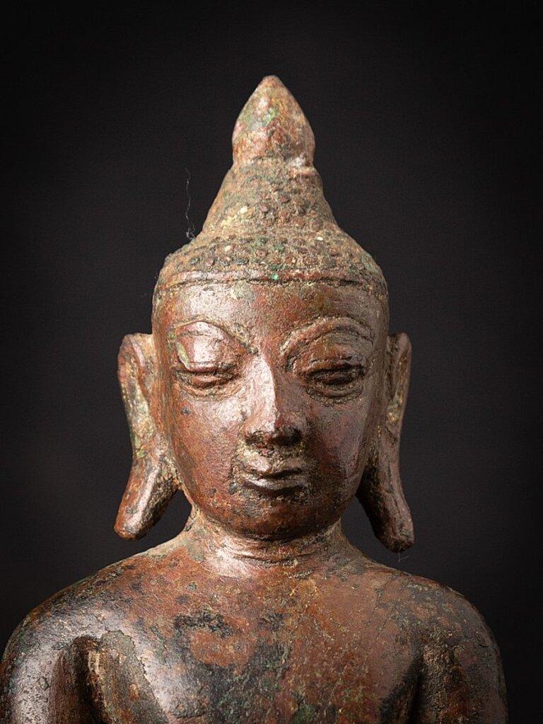 Very early antique bronze Burmese Buddha statue from Burma For Sale 5