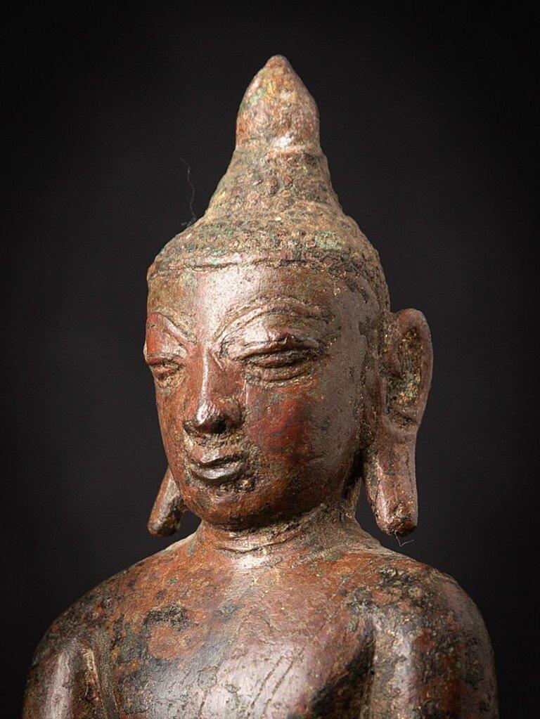 Very early antique bronze Burmese Buddha statue from Burma For Sale 7