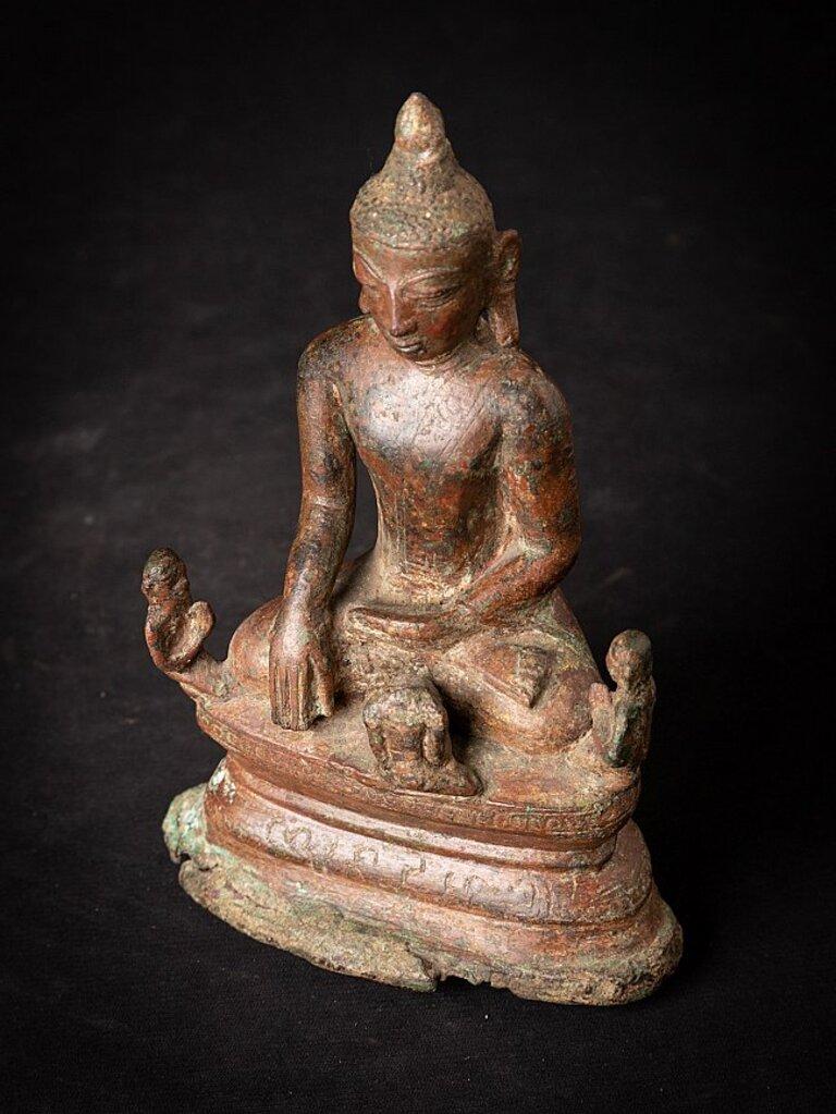 Very early antique bronze Burmese Buddha statue from Burma For Sale 8