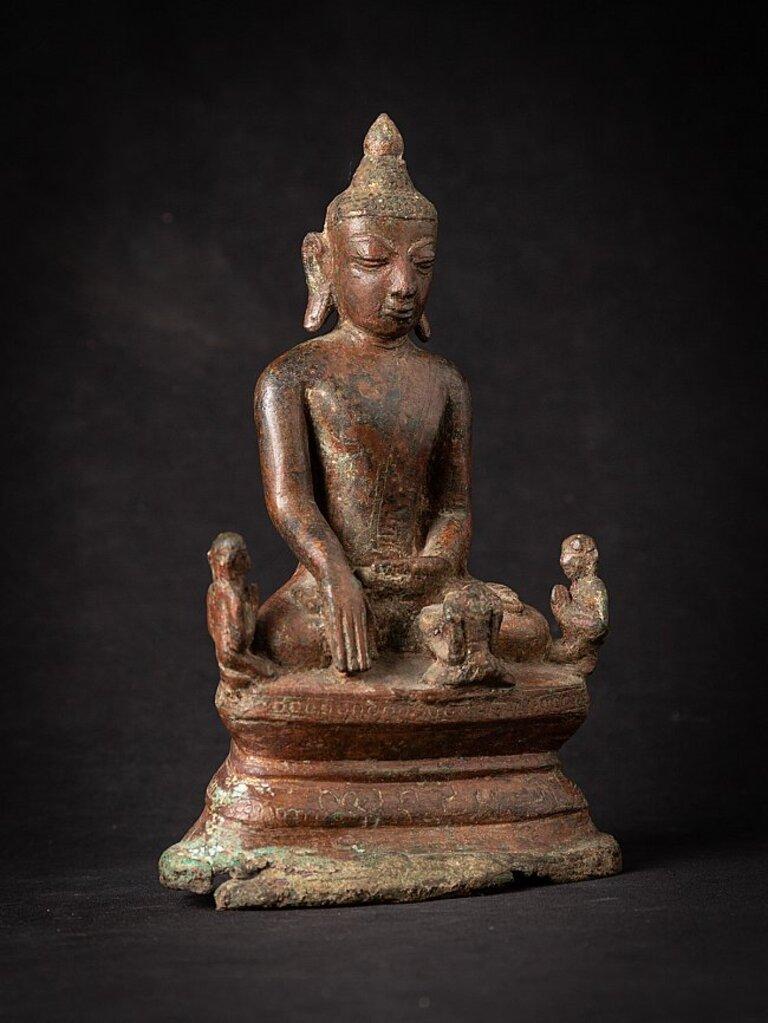 Very early antique bronze Burmese Buddha statue from Burma For Sale 1