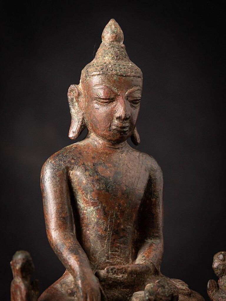 Very early antique bronze Burmese Buddha statue from Burma For Sale 2
