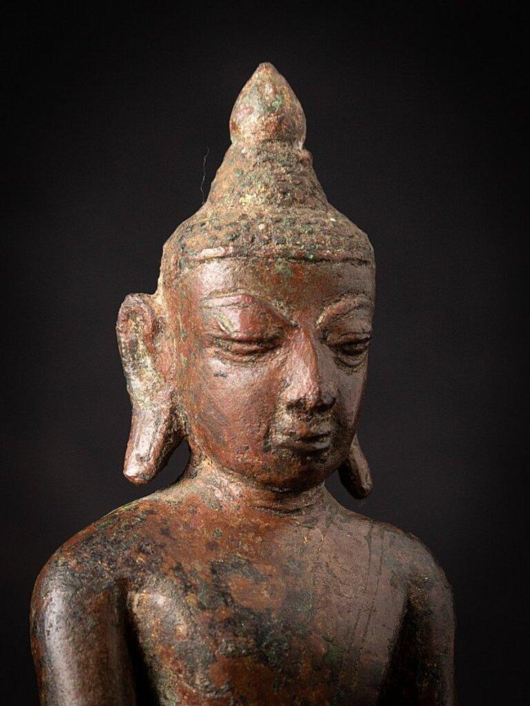 Very early antique bronze Burmese Buddha statue from Burma For Sale 3