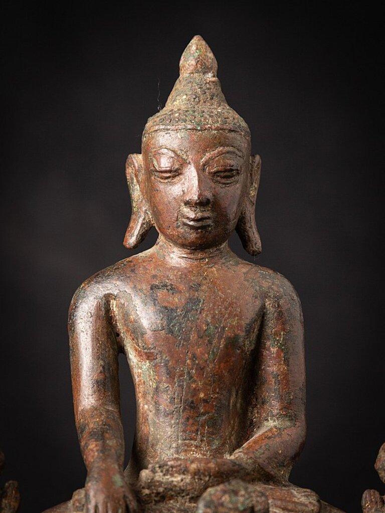 Very early antique bronze Burmese Buddha statue from Burma For Sale 4