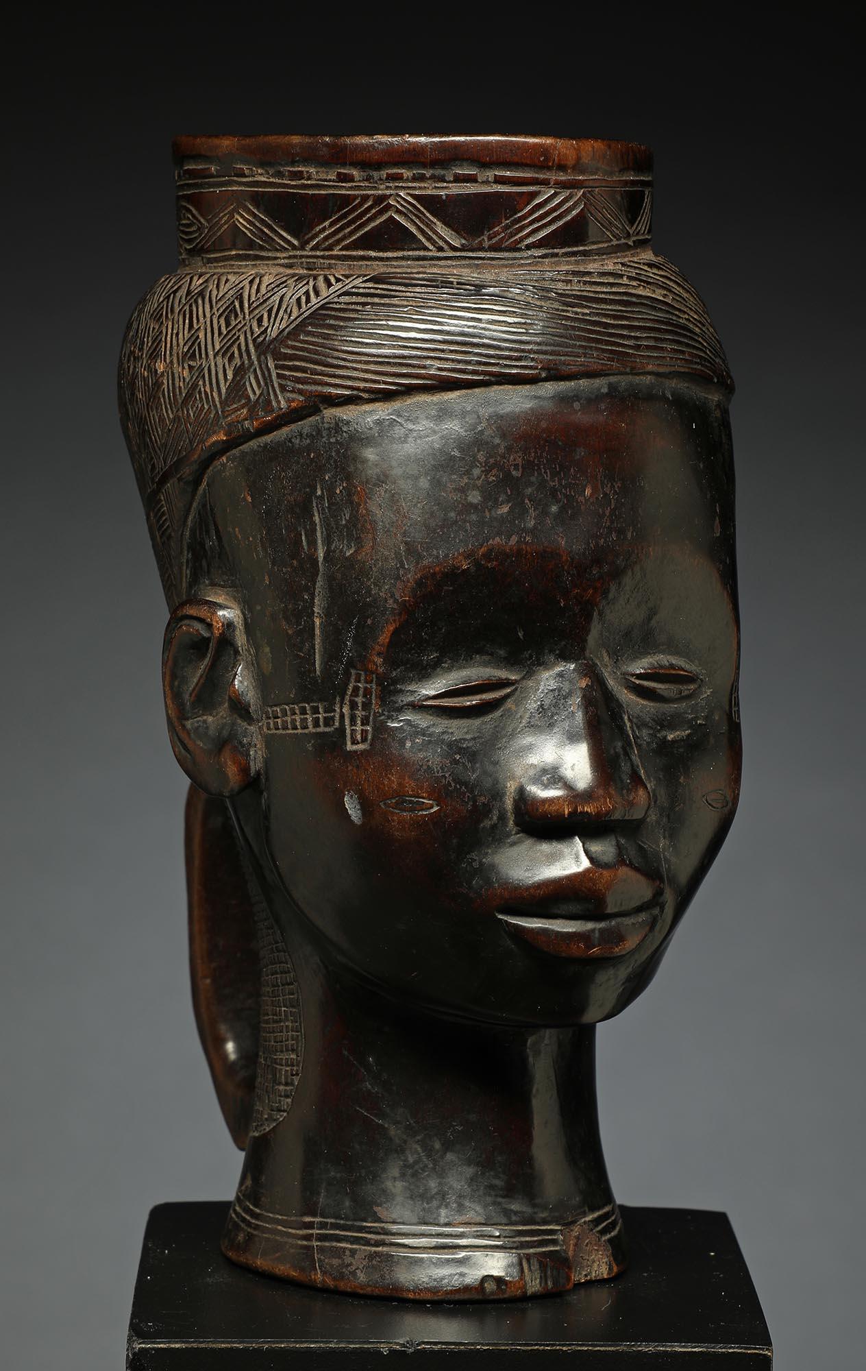 Very Early Used Carved Wood Kuba Figural Cup, Congo, Africa Sweet Face For Sale 5