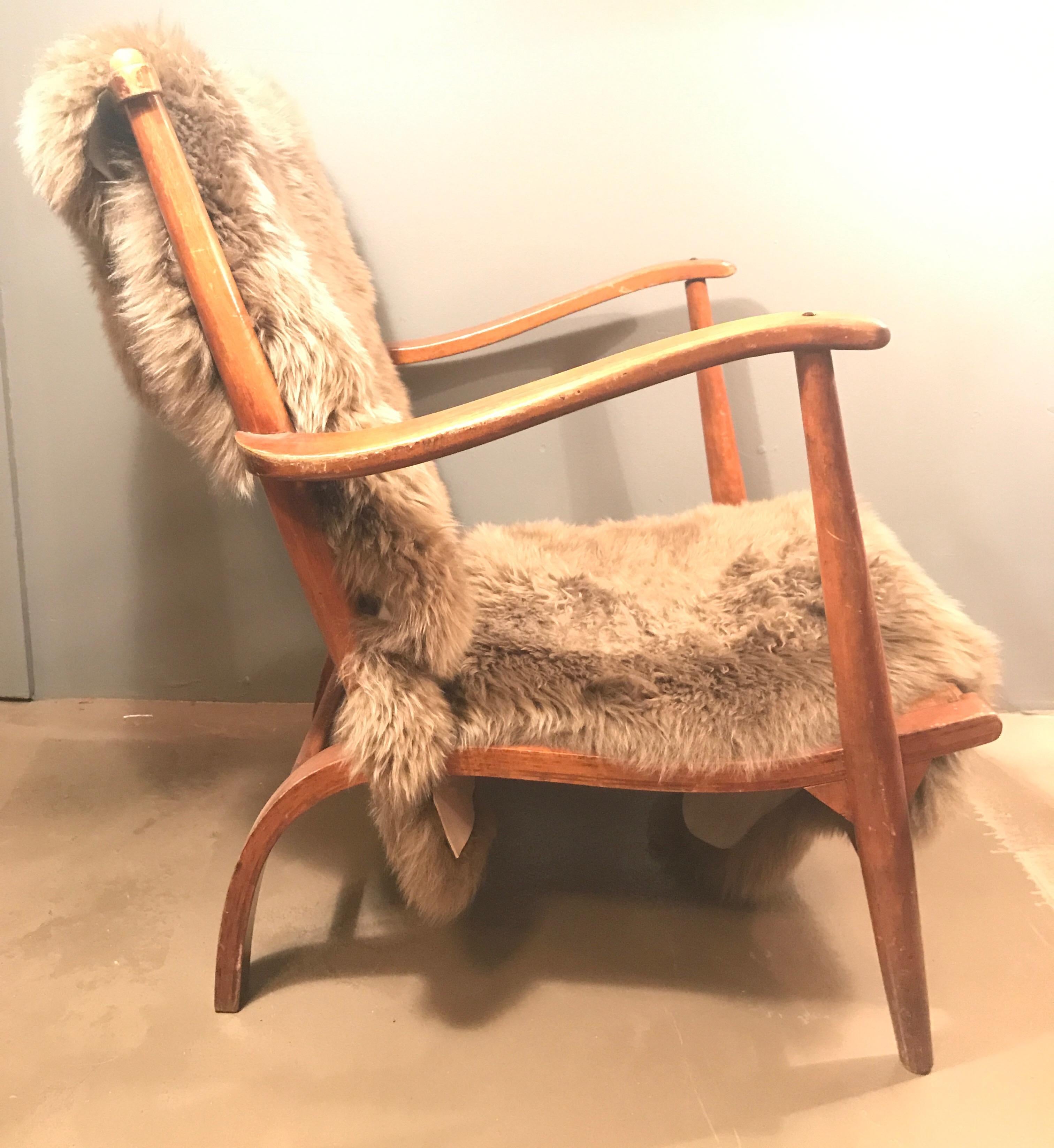 Mid-Century Modern Danish lounge chair in the manner of Finn Juhl
This chair is beautiful from every angle and sits great in the room 
Beech wood Turned cigar shaped front legs 
Pressed wood horizontal seat supports that flow down to the rear legs