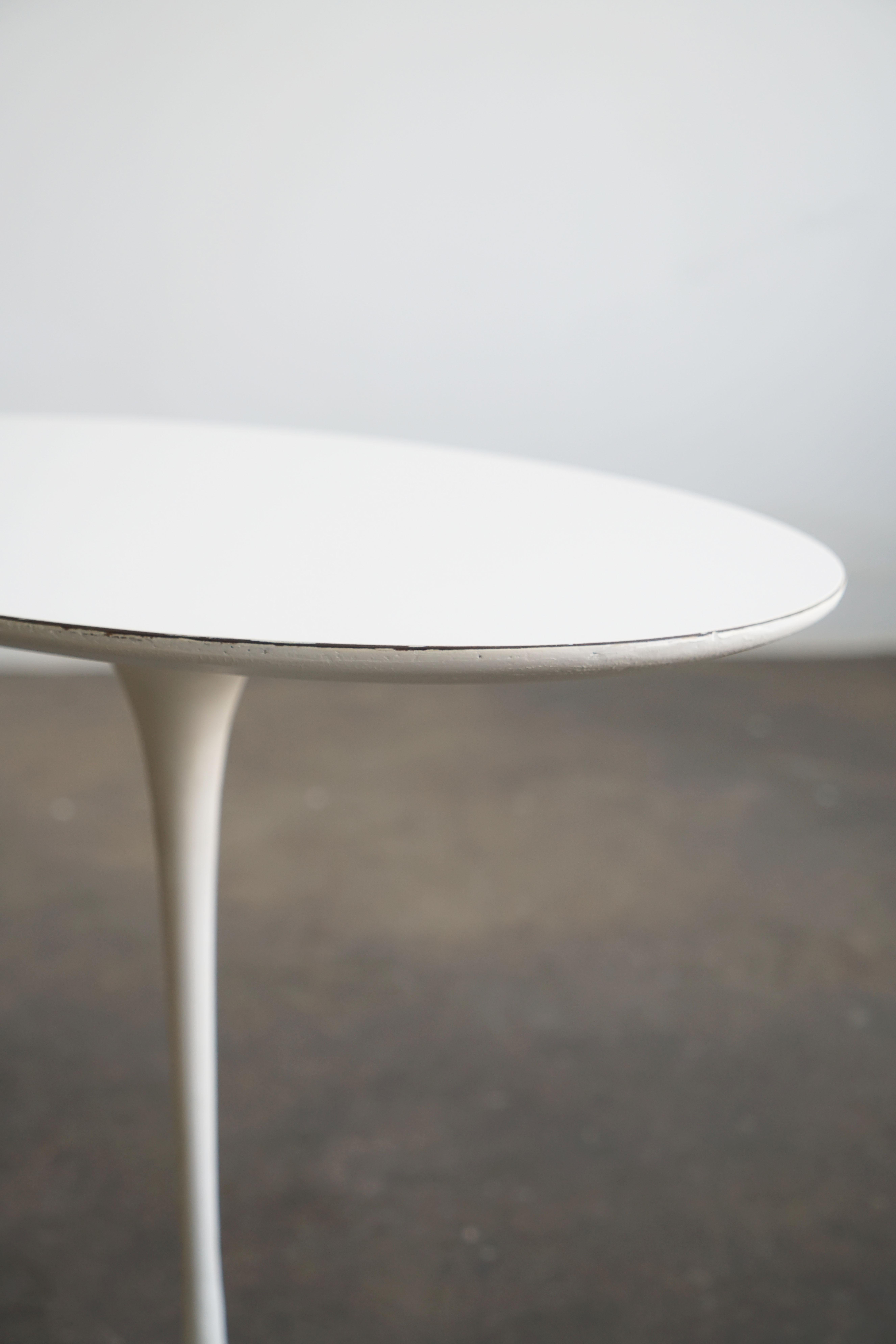 Mid-20th Century Very early Eero Saarinen for Knoll Tulip table, oval shaped top circa 1957 For Sale