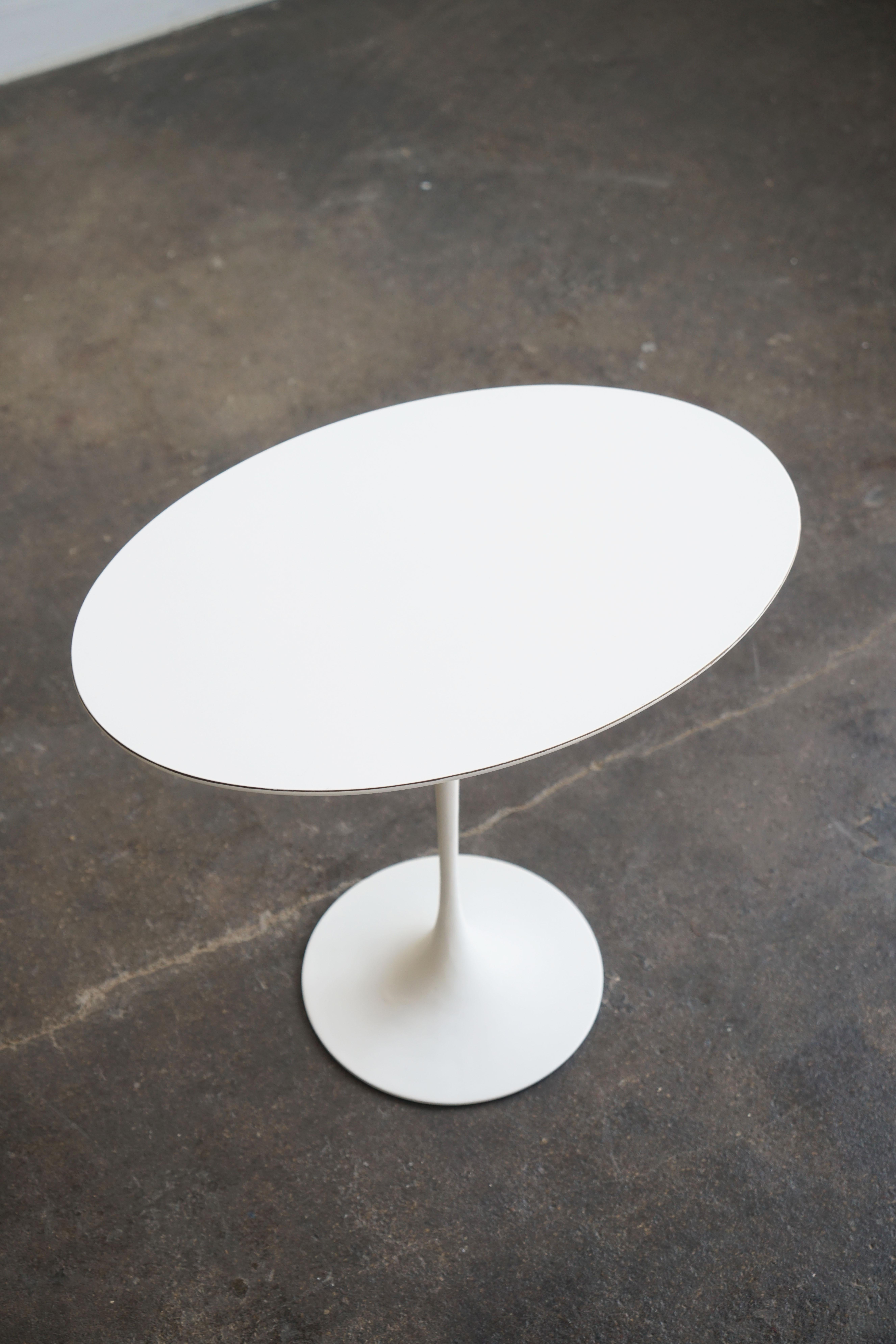 Laminate Very early Eero Saarinen for Knoll Tulip table, oval shaped top circa 1957 For Sale