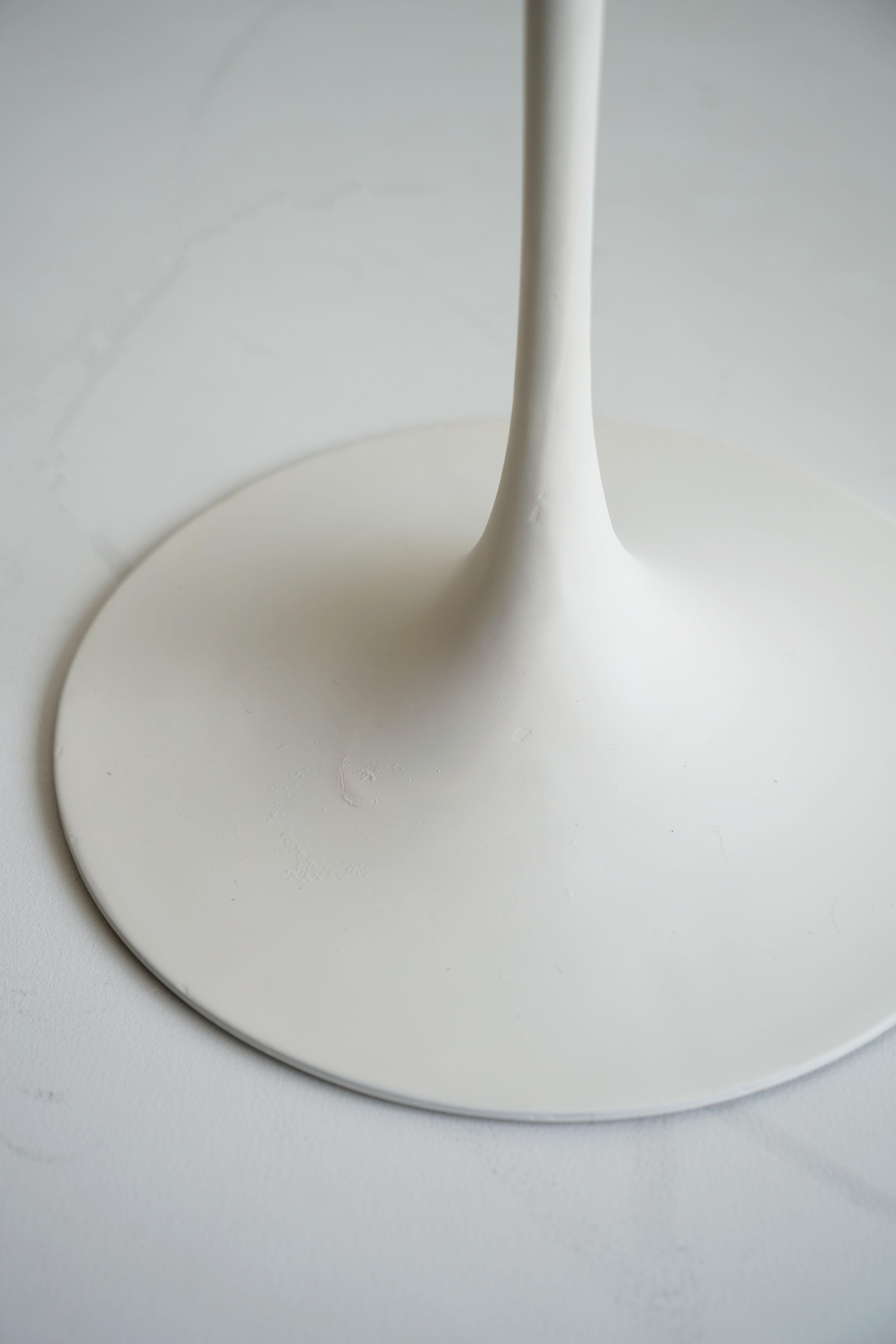 Very early Eero Saarinen for Knoll Tulip table, oval shaped top circa 1957 For Sale 3