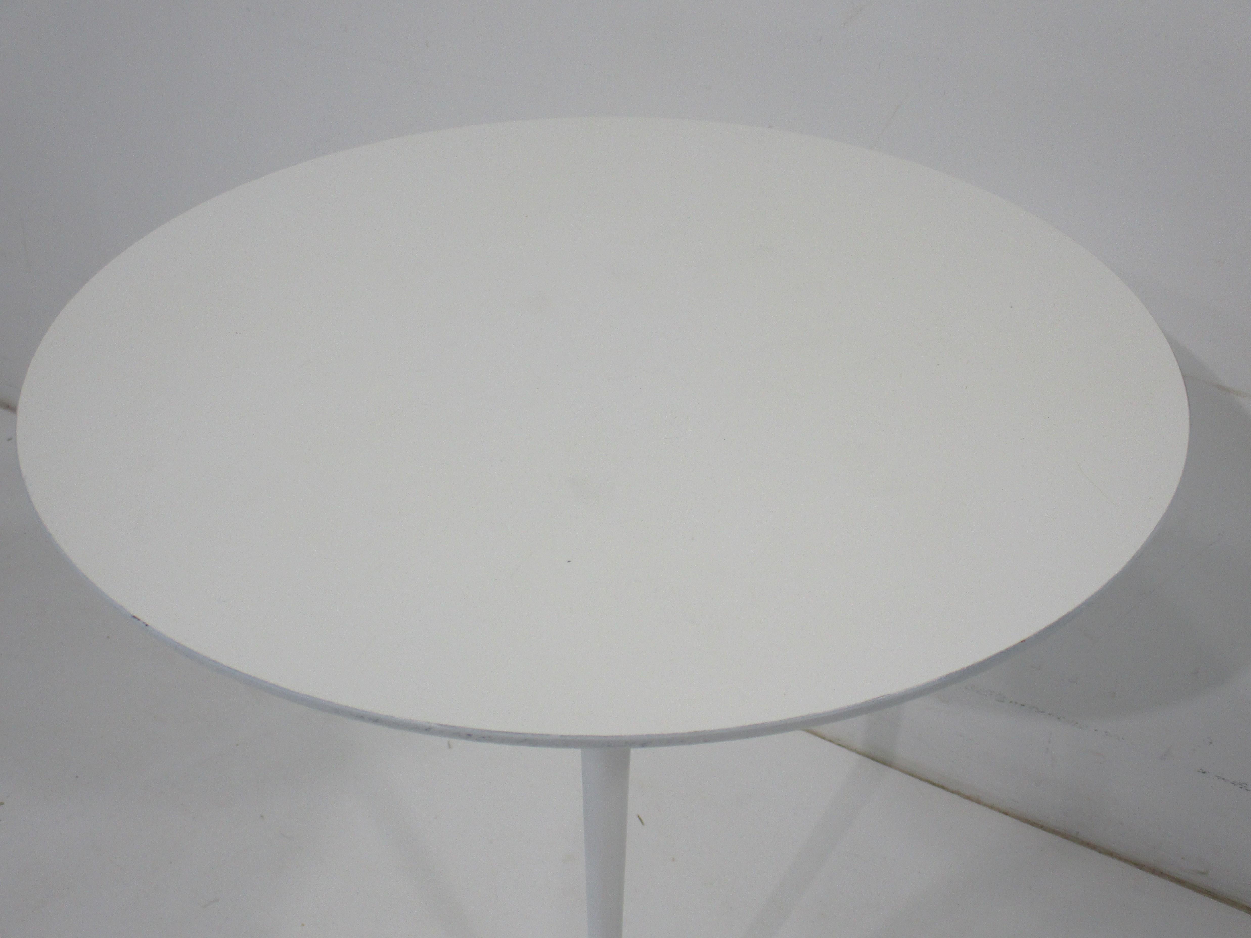 saarinen side table