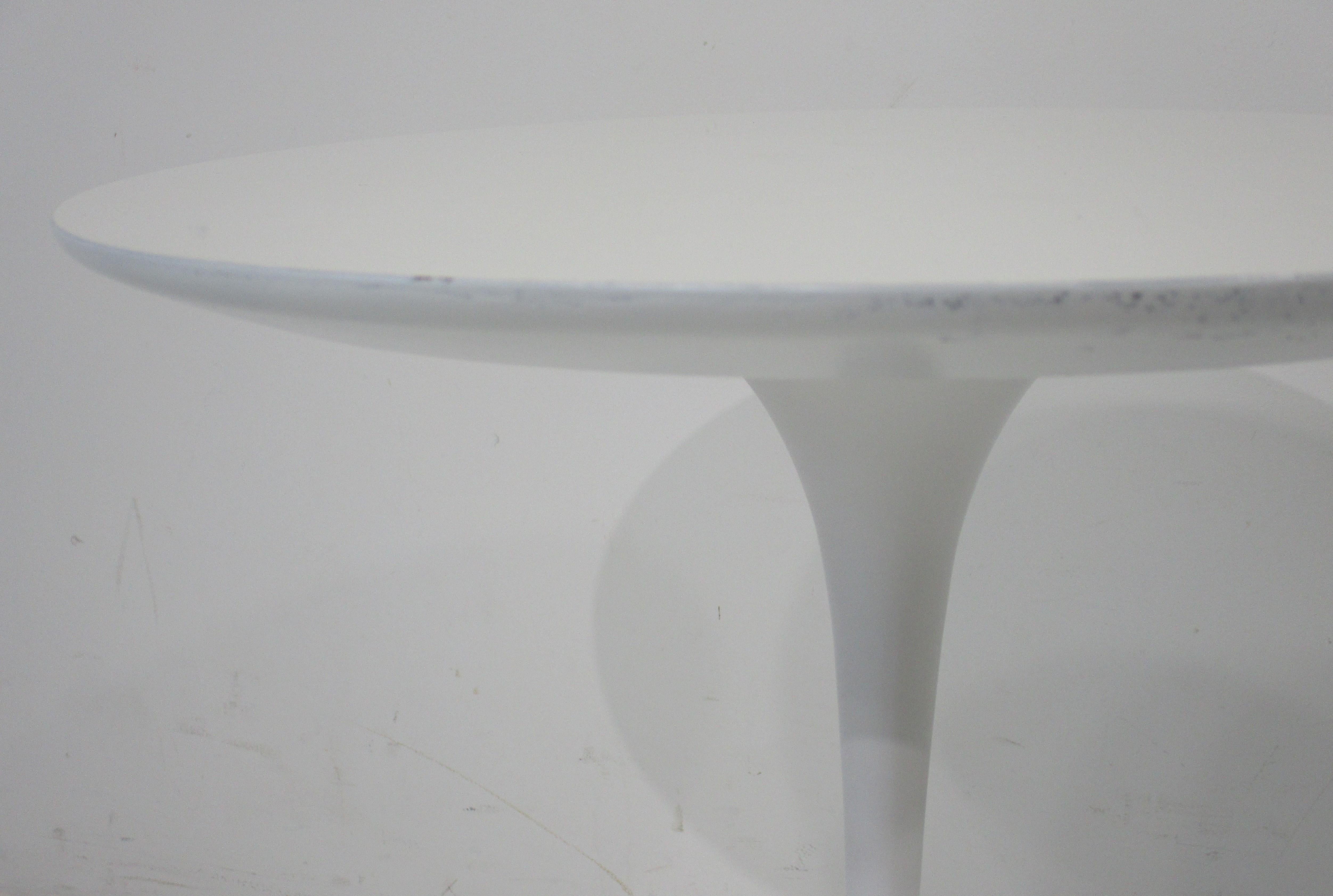 Mid-Century Modern Very Early Eero Saarinen Tulip Side Table for Knoll  .