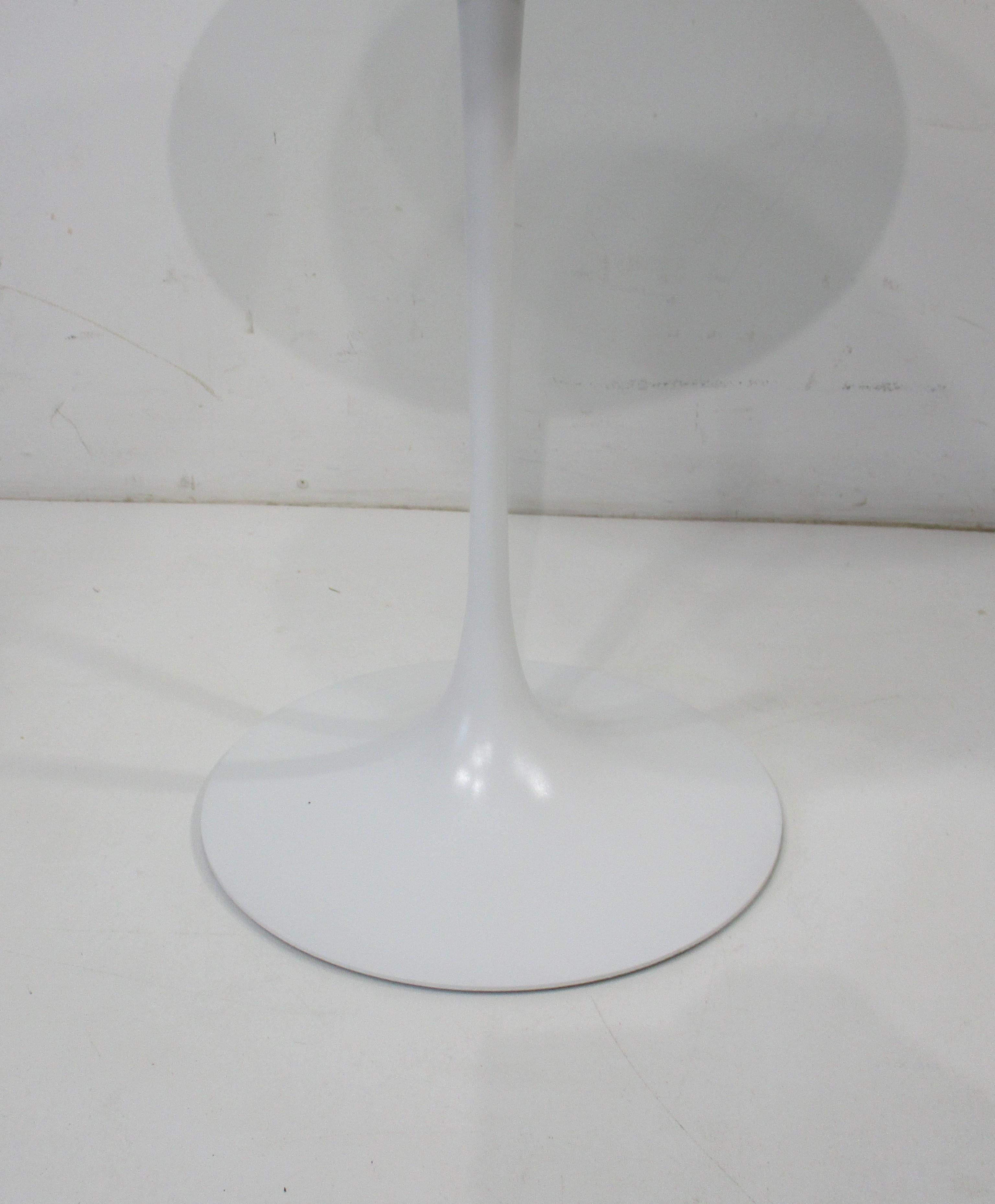 Very Early Eero Saarinen Tulip Side Table for Knoll  . In Good Condition In Cincinnati, OH