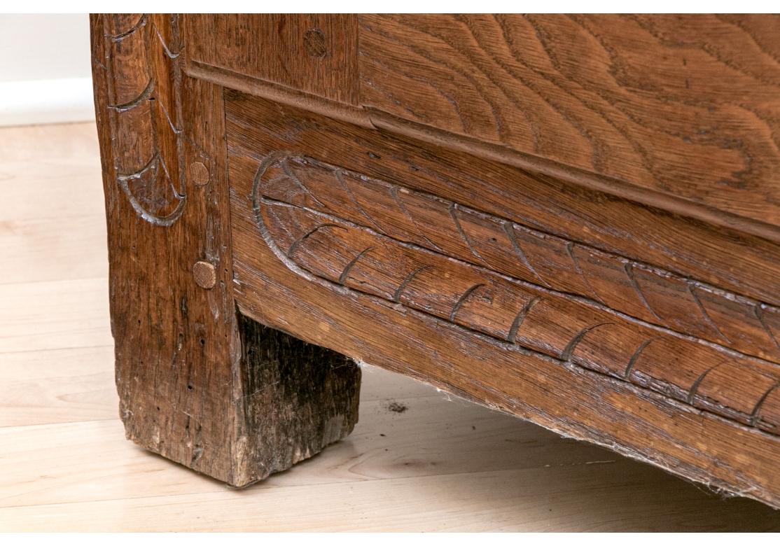 Très ancien meuble sur pied en Oak européen en vente 10