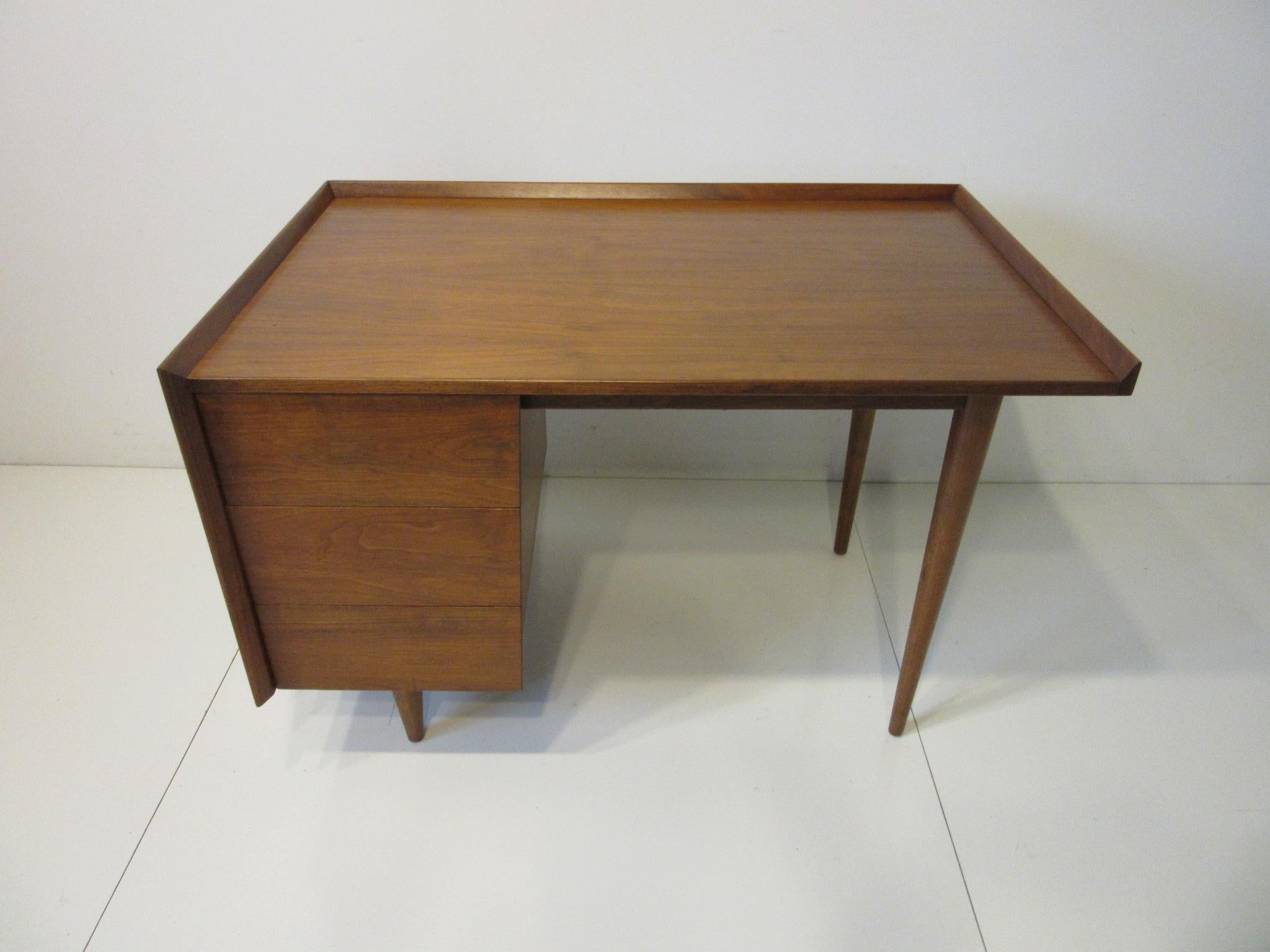Very Early Jens Risom Walnut Mid Century Desk Model D-140 6