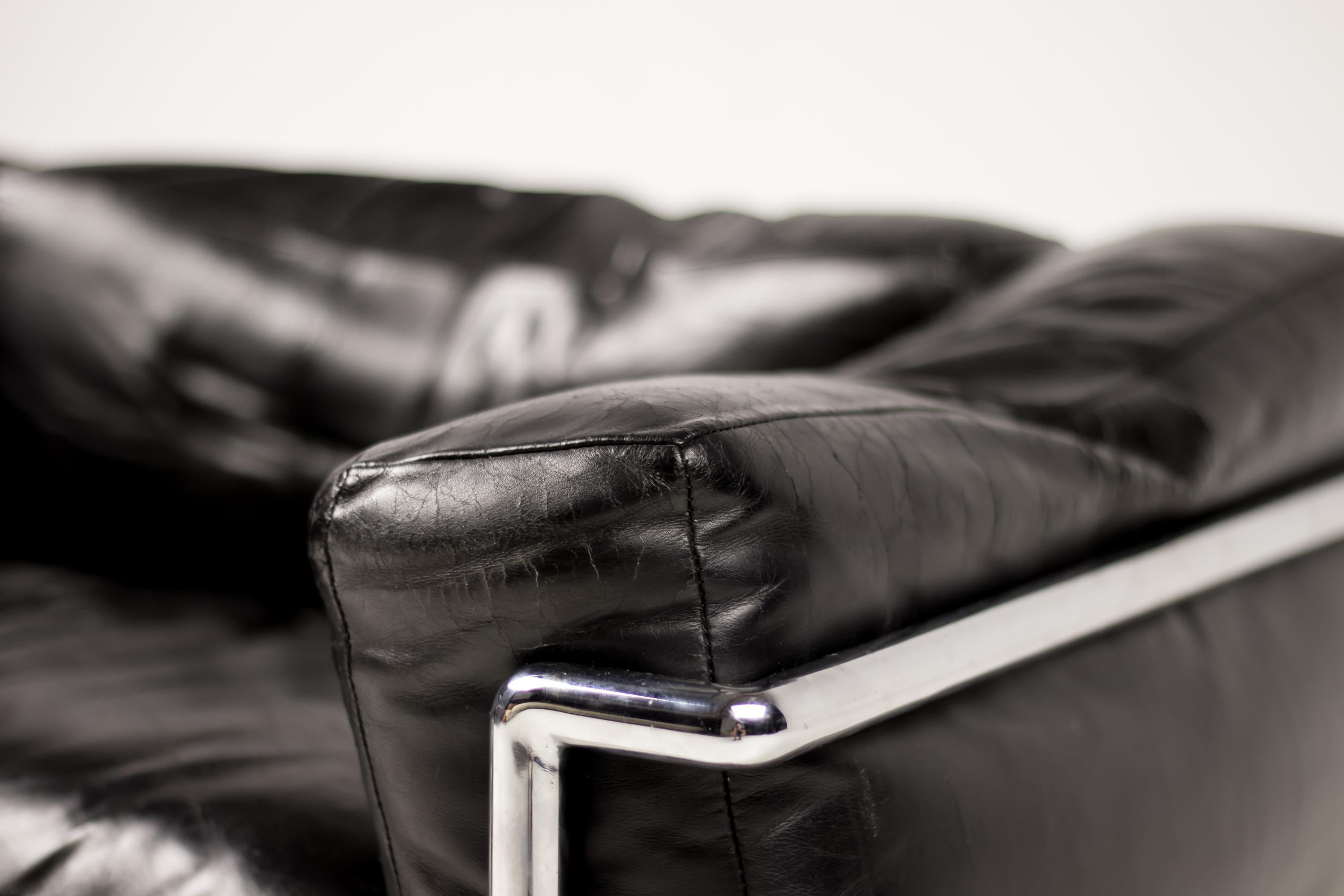 Beautiful 1960s LC3 in all original condition.
The original leather has heavy wear you would expect form a chair of this age, giving it that unique desirable vintage look.
The chair is marked with the early paper Cassina label, and marked with