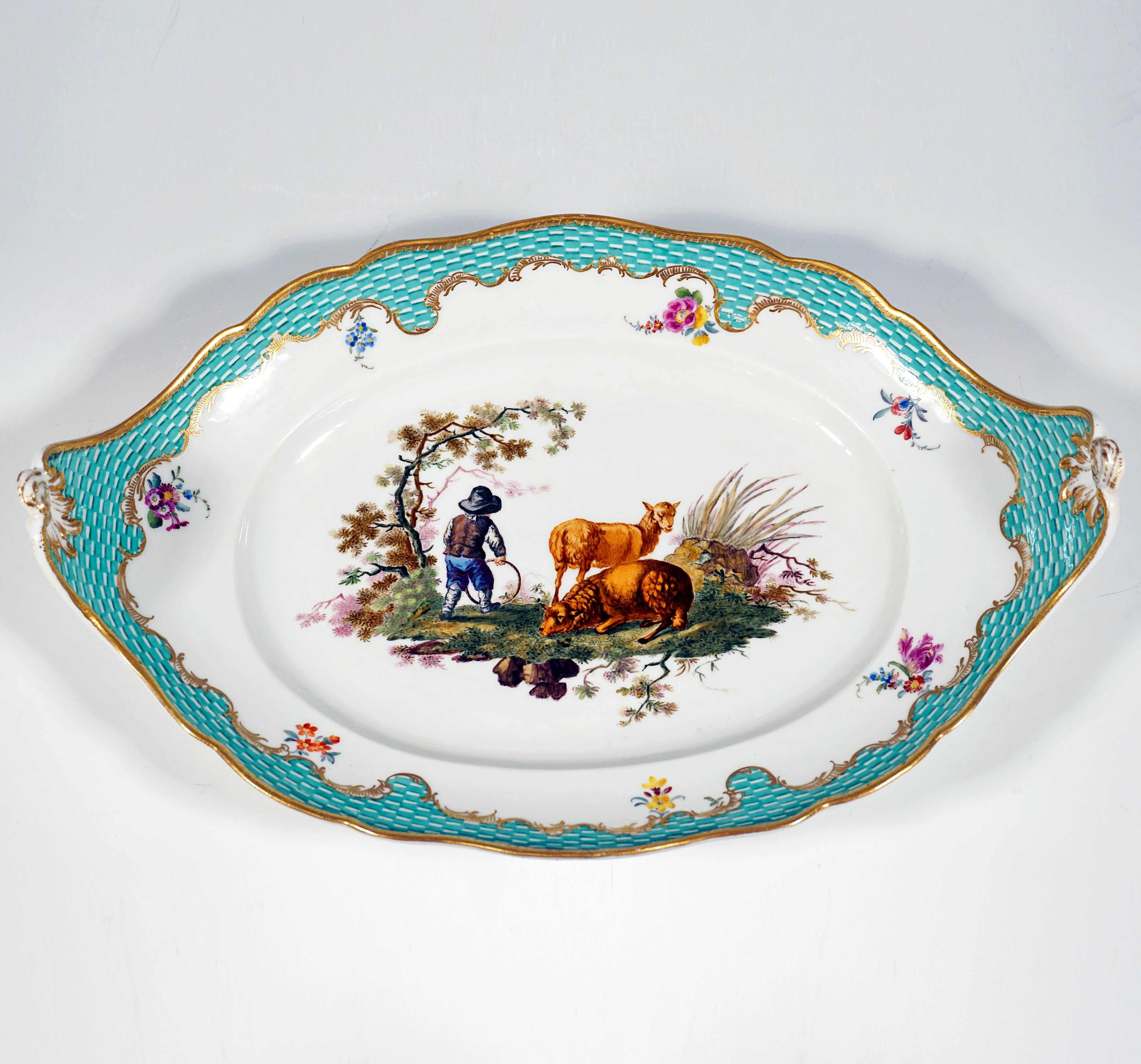 Sopera con tapa muy antigua de Meissen con cornucopia putto sobre presentoir, 1763-1773 en venta 2
