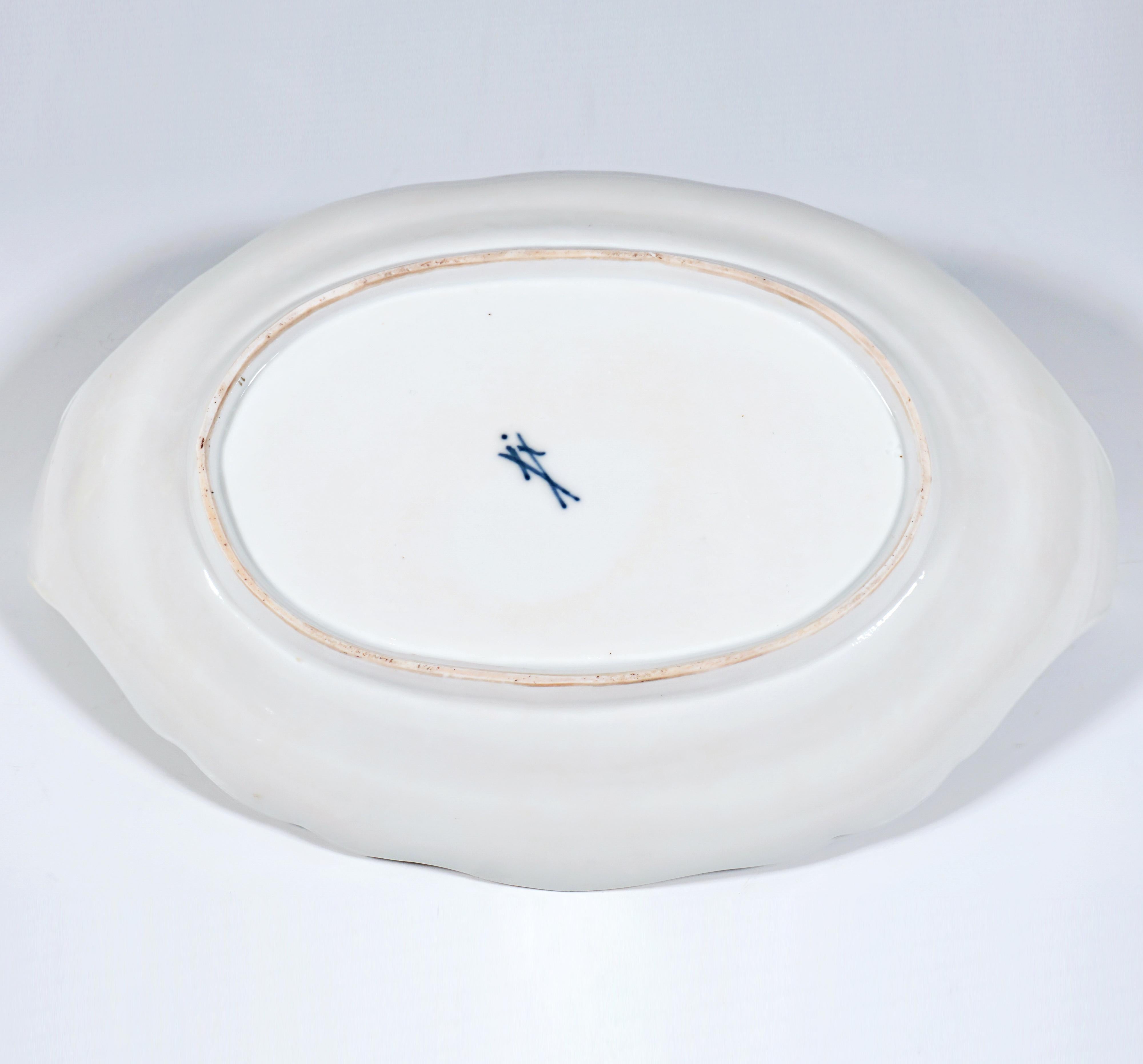 Sopera con tapa muy antigua de Meissen con cornucopia putto sobre presentoir, 1763-1773 en venta 4