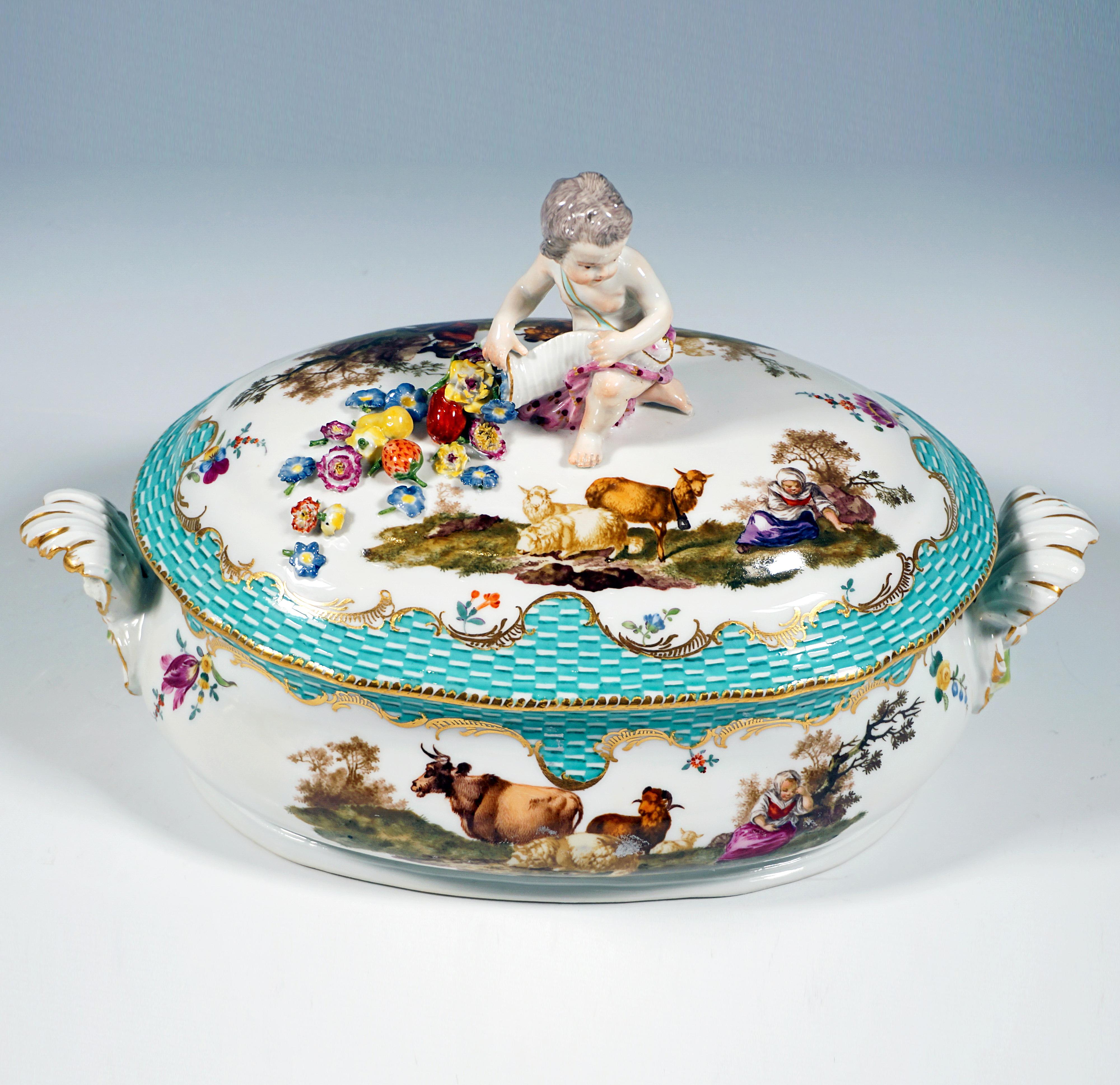 Sopera con tapa muy antigua de Meissen con cornucopia putto sobre presentoir, 1763-1773 Rococó en venta