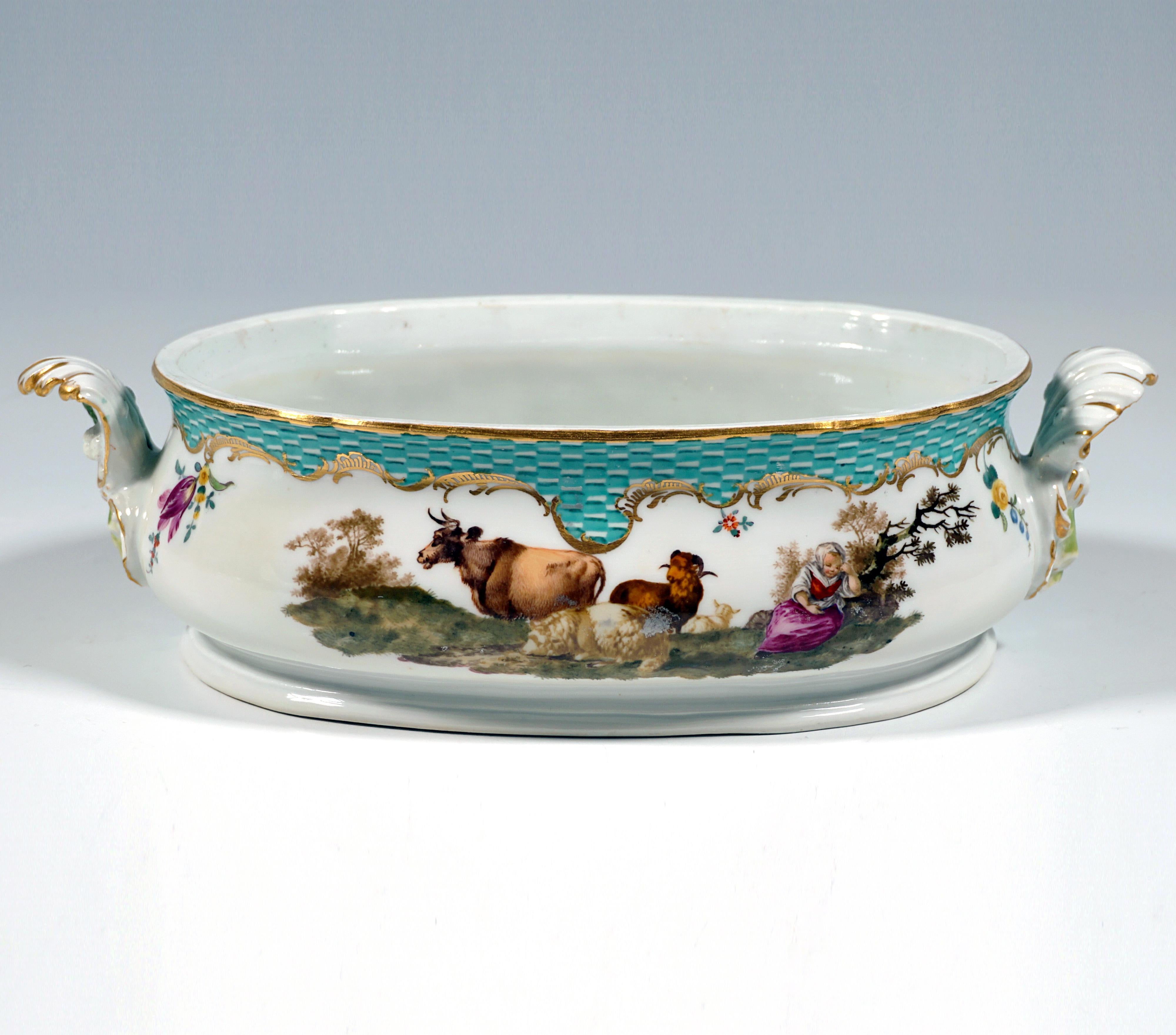 Sopera con tapa muy antigua de Meissen con cornucopia putto sobre presentoir, 1763-1773 Hecho a mano en venta