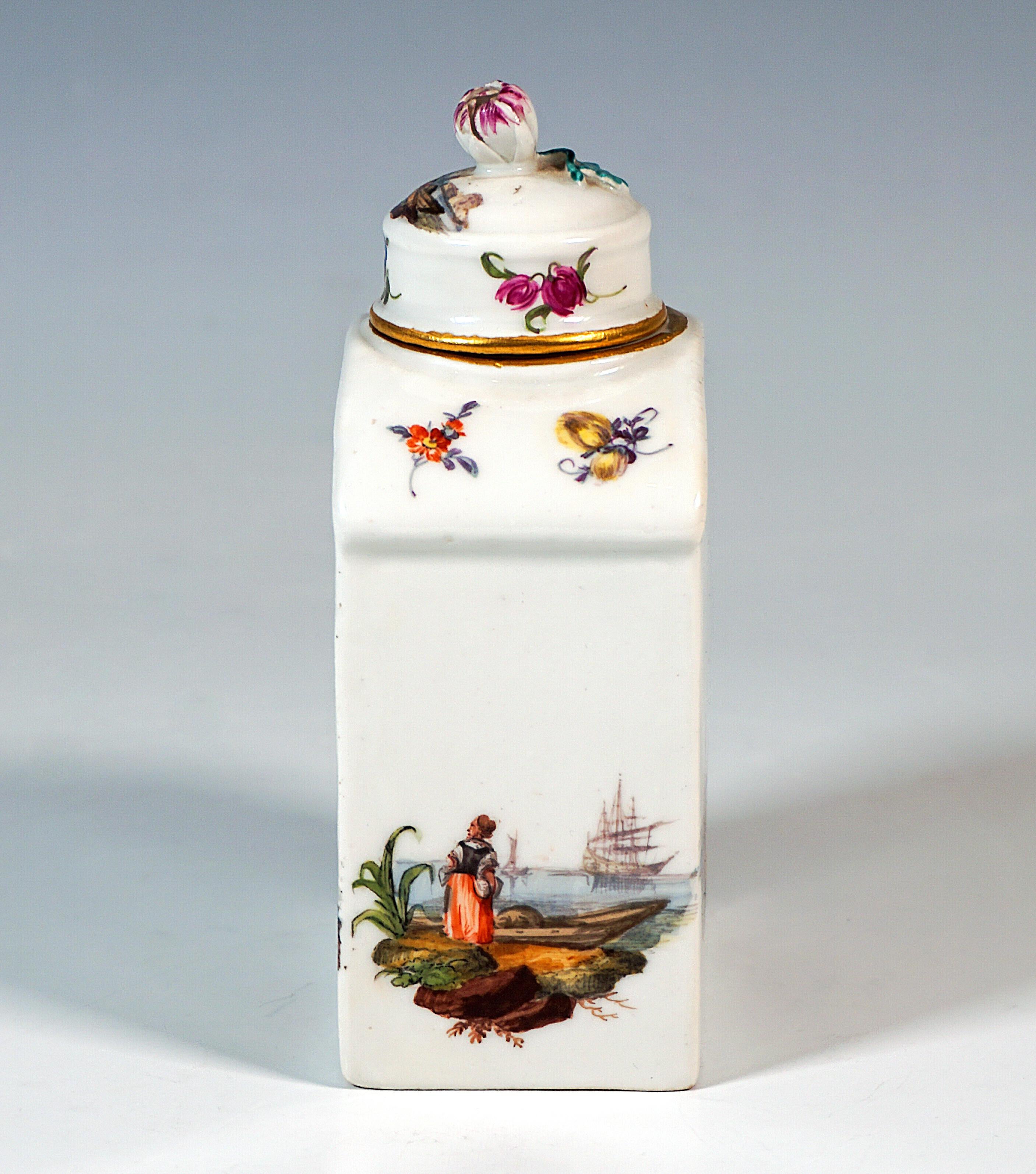 Allemand Très ancienne boîte à thé Meissen avec scènes de navires marchands et bouton en forme de bourgeon, 1763-1774 en vente