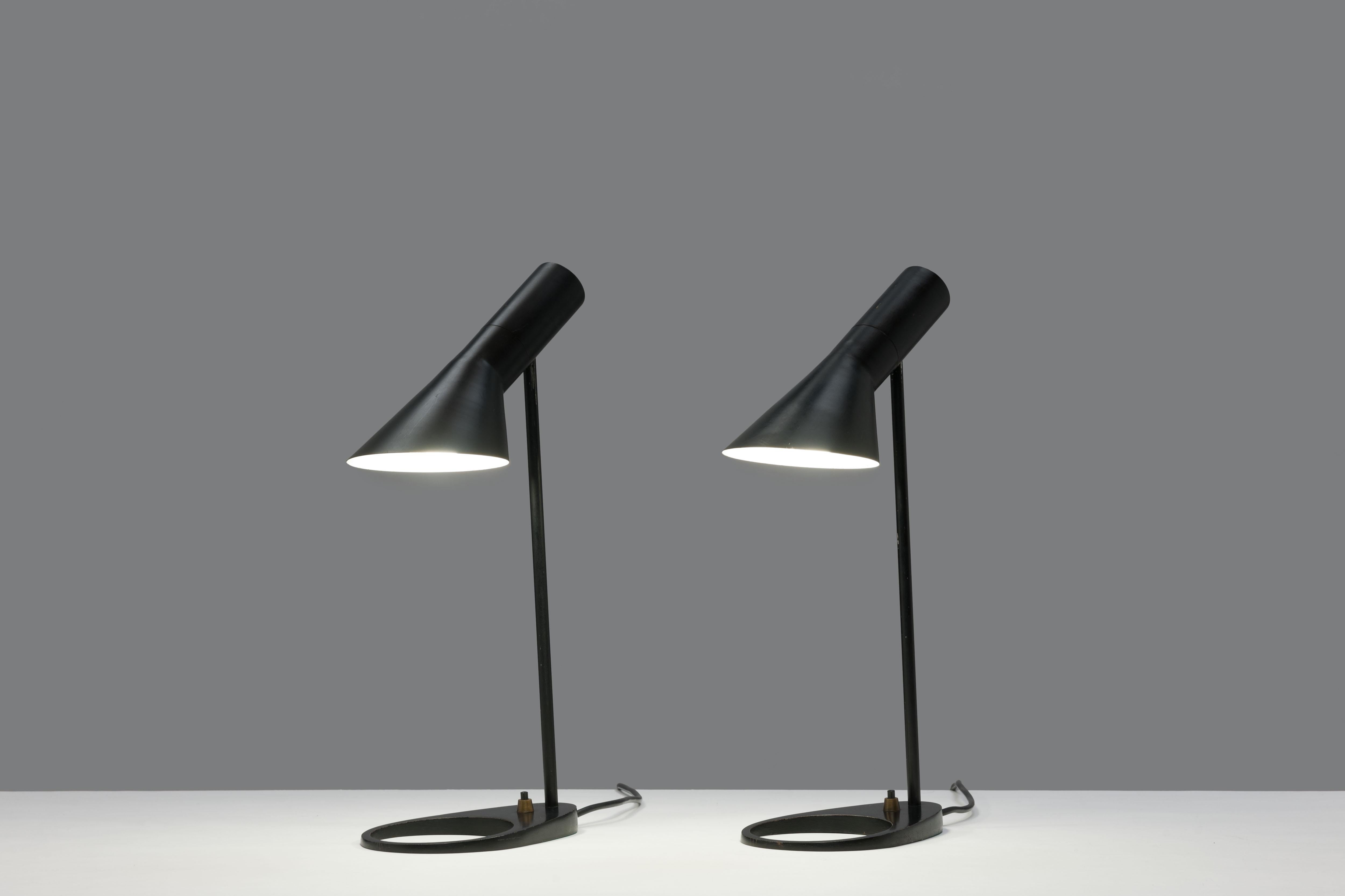 Rare pair of all original early edition small sized Arne Jacobsen AJ Visor table lamps by Louis Poulsen. 

This is the original small size edition, from the first series production, recognisable by the brass switch on the base. 
The pair of lamps