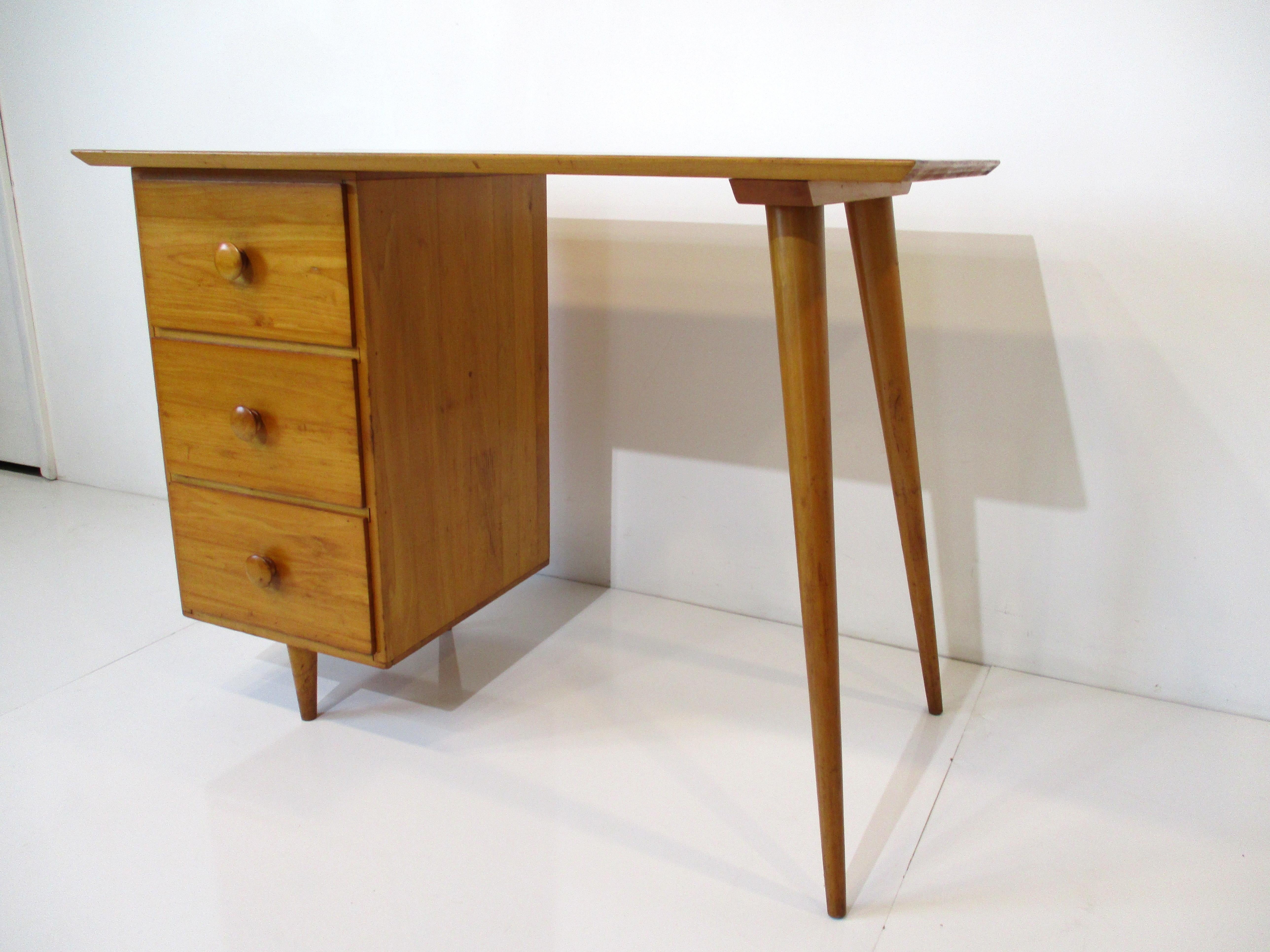 American Mid Century Student Desk in the style of Paul McCobb 