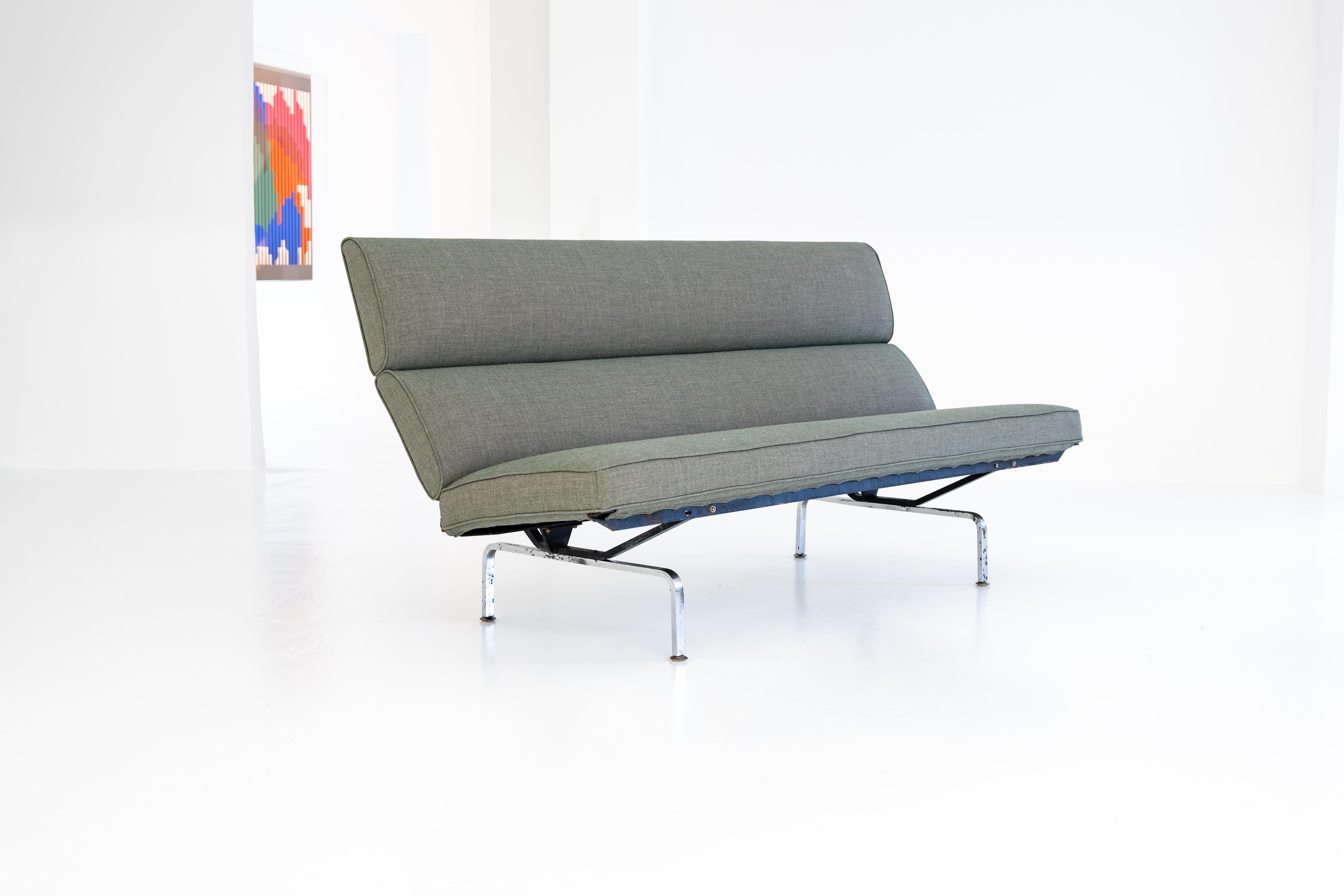 Very Early S-73 Compact Sofa by Eame, ICF Licensed by Herman Miller, 1958 In Good Condition In Munster, NRW