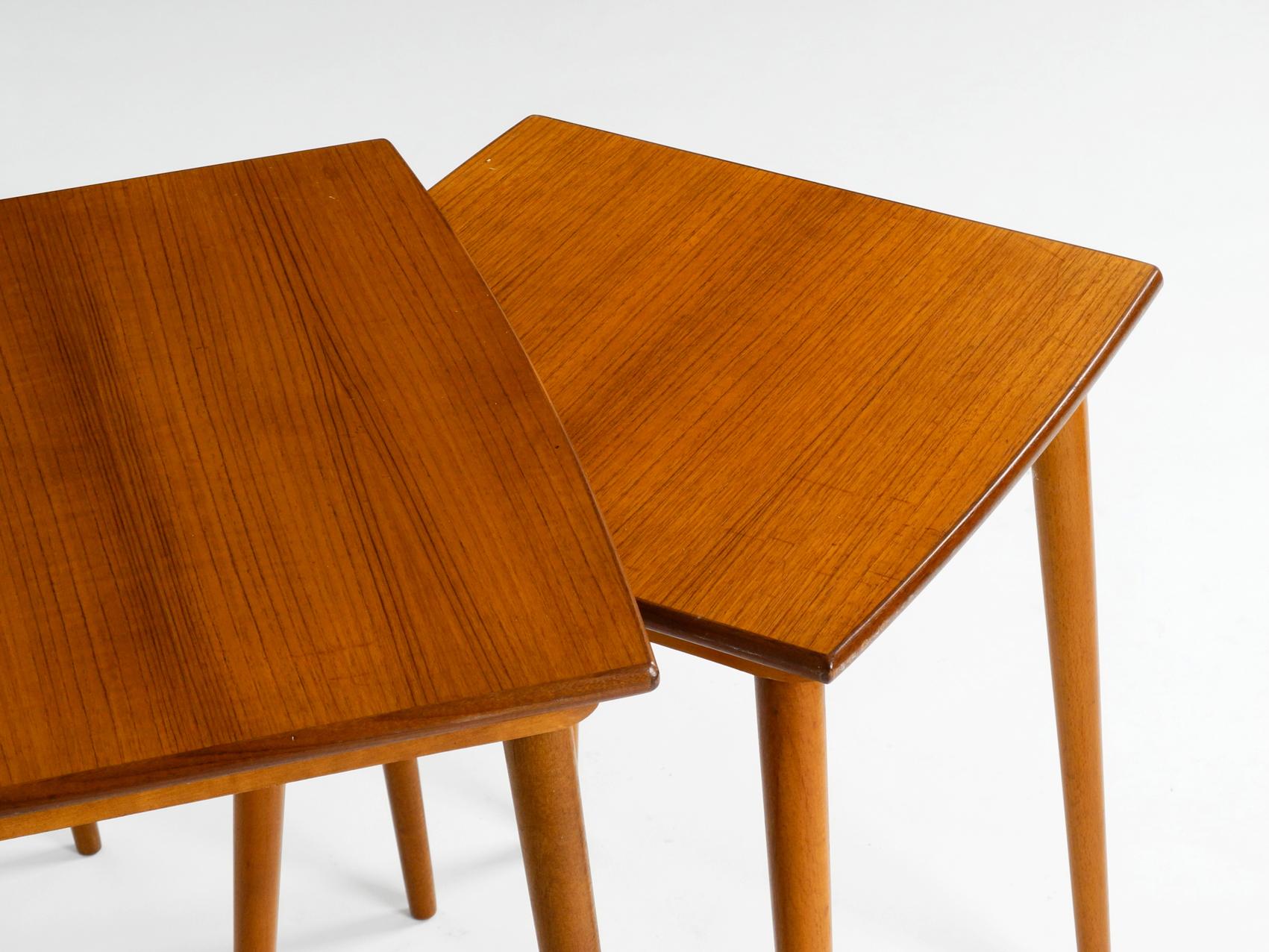 Very Elegant 1960s Set of 3 Nesting Side Tables Made of Teak Made in Denmark In Good Condition In München, DE