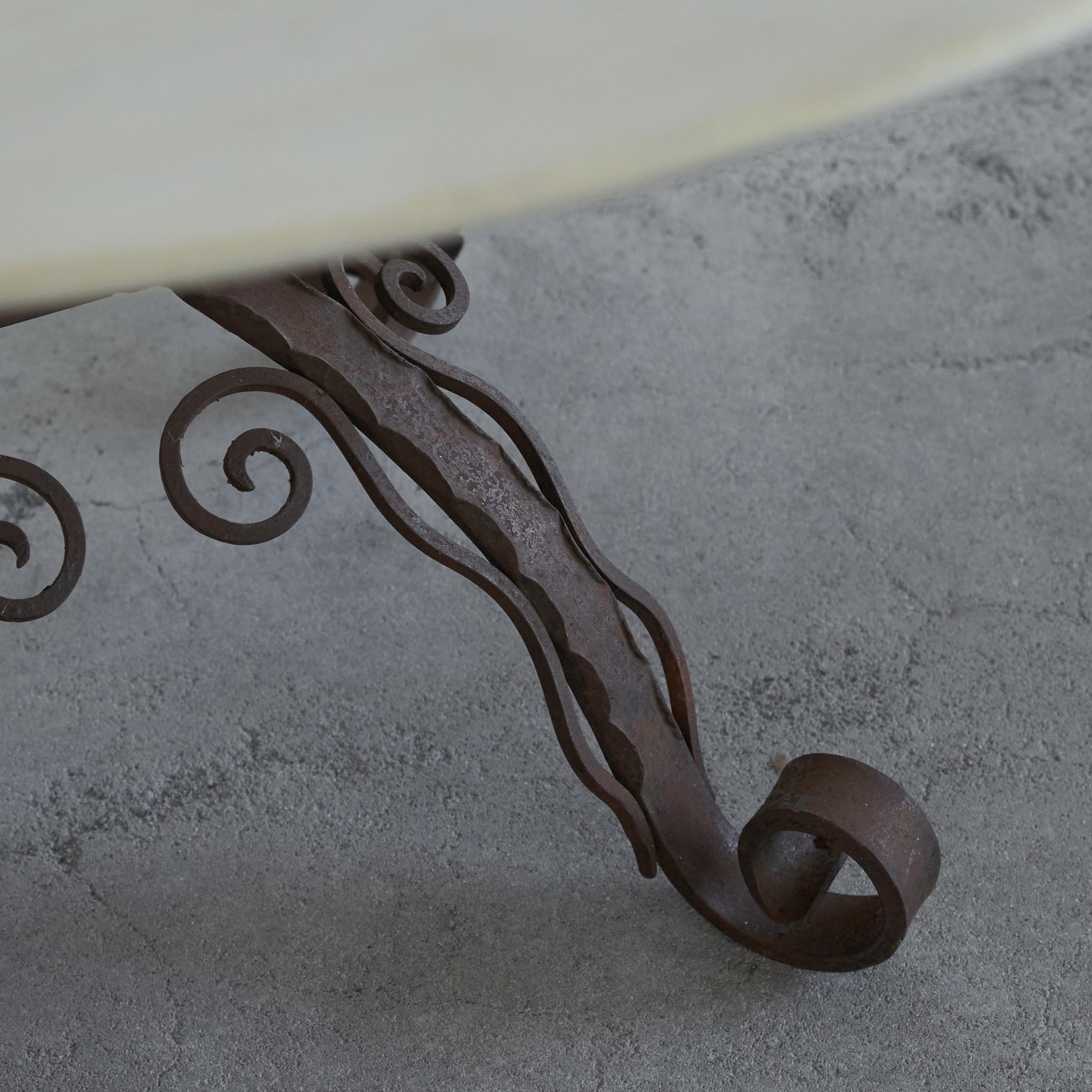 Art Déco Tavolino da caffè Art Deco molto elegante in ferro battuto e marmo anni '30 in vendita