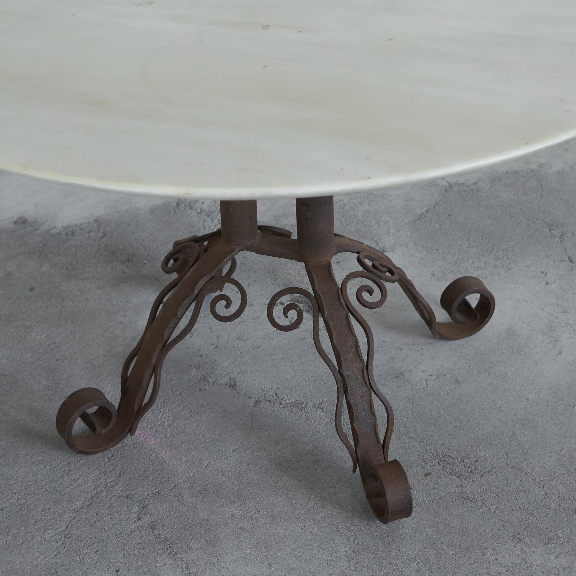 Fatto a mano Tavolino da caffè Art Deco molto elegante in ferro battuto e marmo anni '30 in vendita