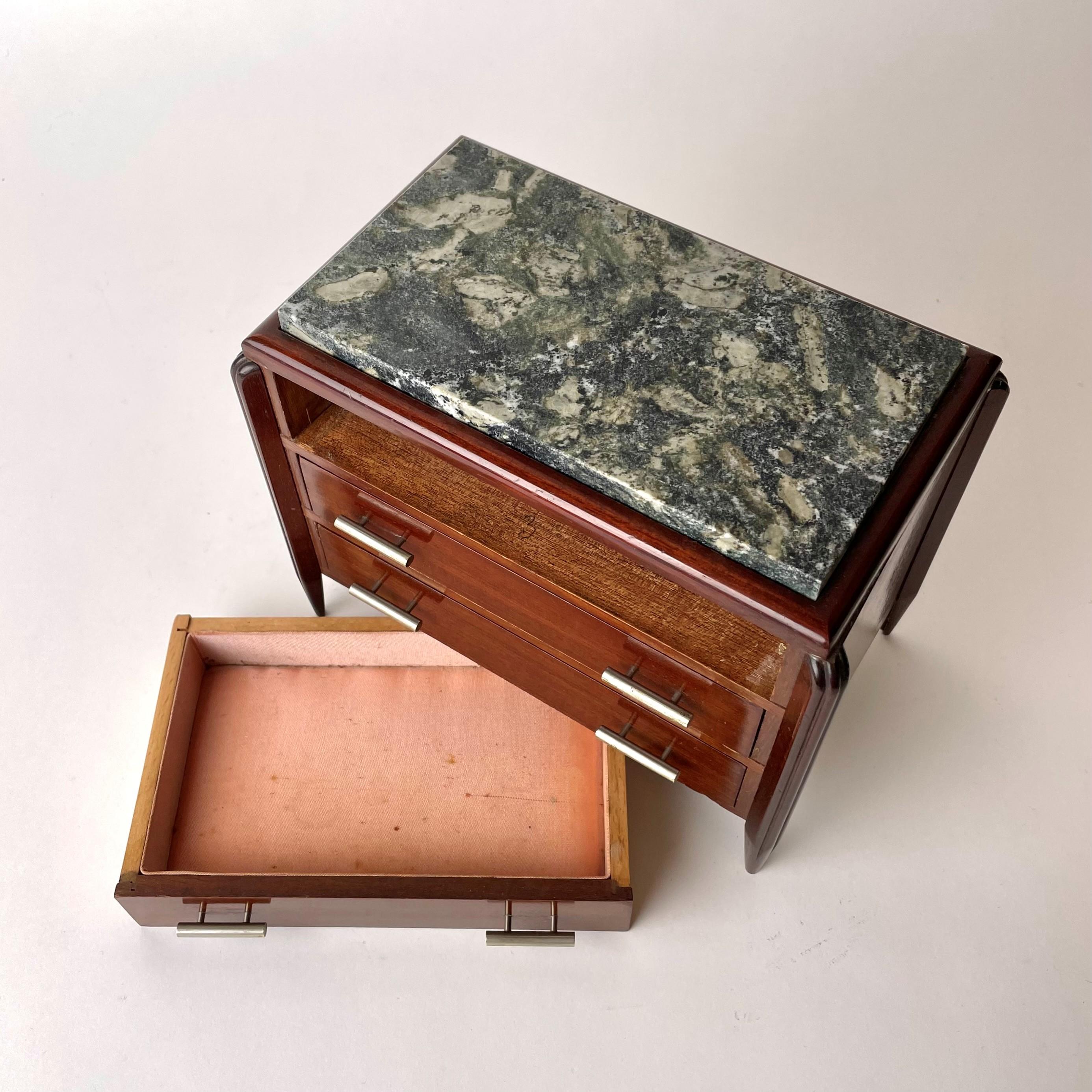 Très élégante boîte à bijoux Art déco dans le style de Jacques-Émile Ruhlmann en vente 2