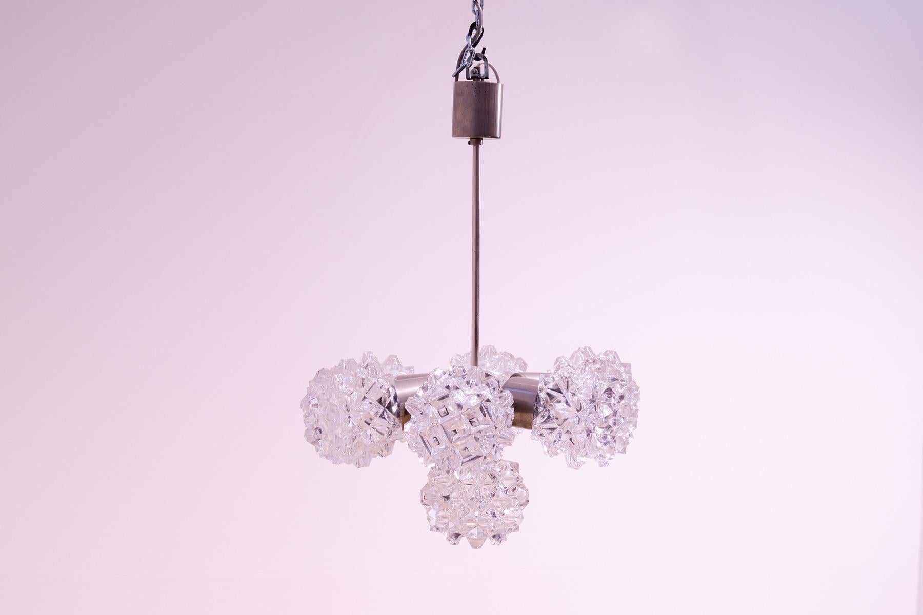 Very elegant cut glass pendant chandelier for Kamenický Šenov, 1970´s In Good Condition For Sale In Prague 8, CZ