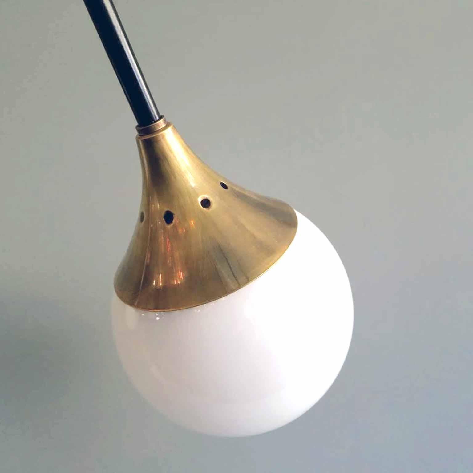 Eleganter italienischer achtflammiger Kronleuchter im Stil von Stilnovo (Italienisch) im Angebot