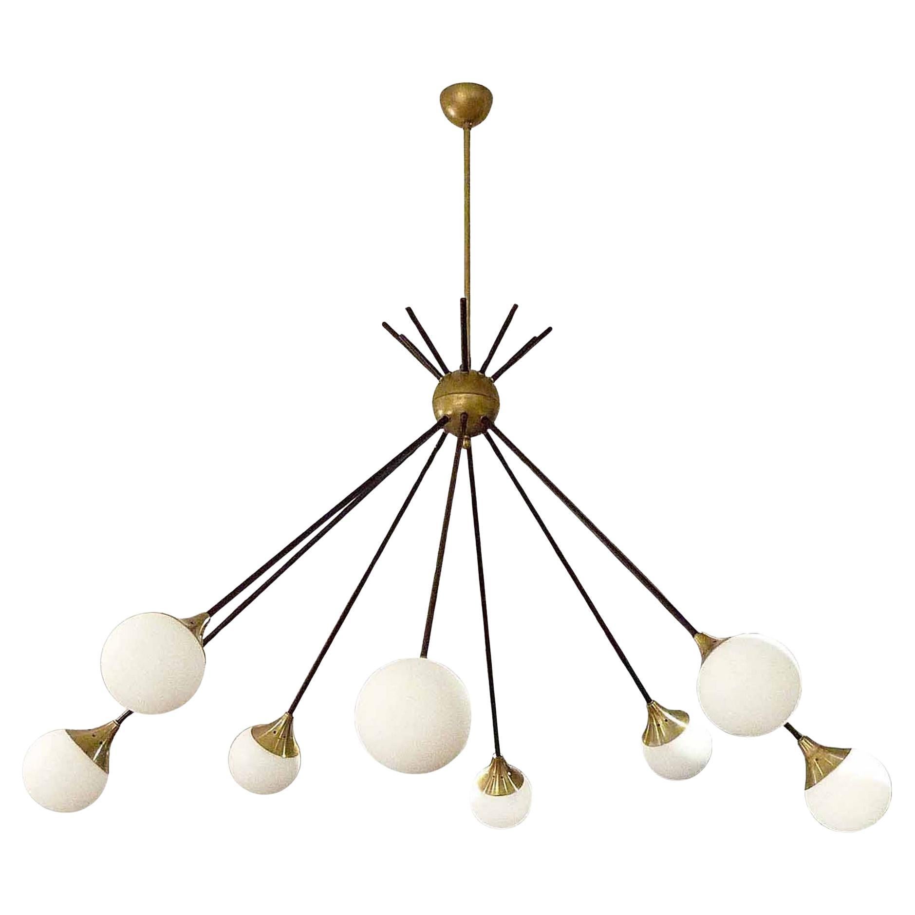 Elegantissimo lampadario italiano a otto luci nello stile dello Stilnovo