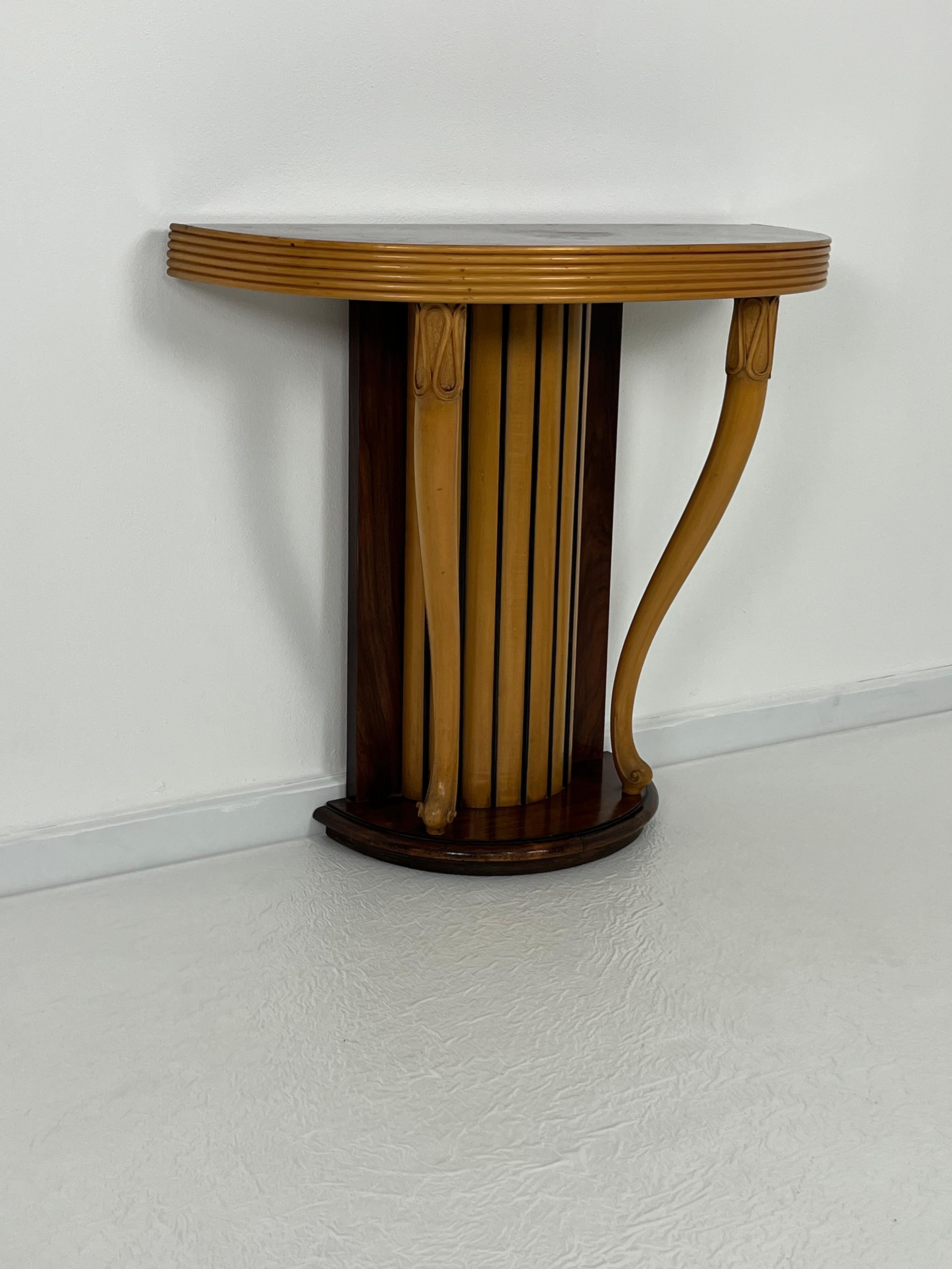 Sehr elegante italienische Konsole aus der Mitte des Jahrhunderts, Osvaldo Borsani zugeschrieben 1950er Jahre (Italienisch) im Angebot