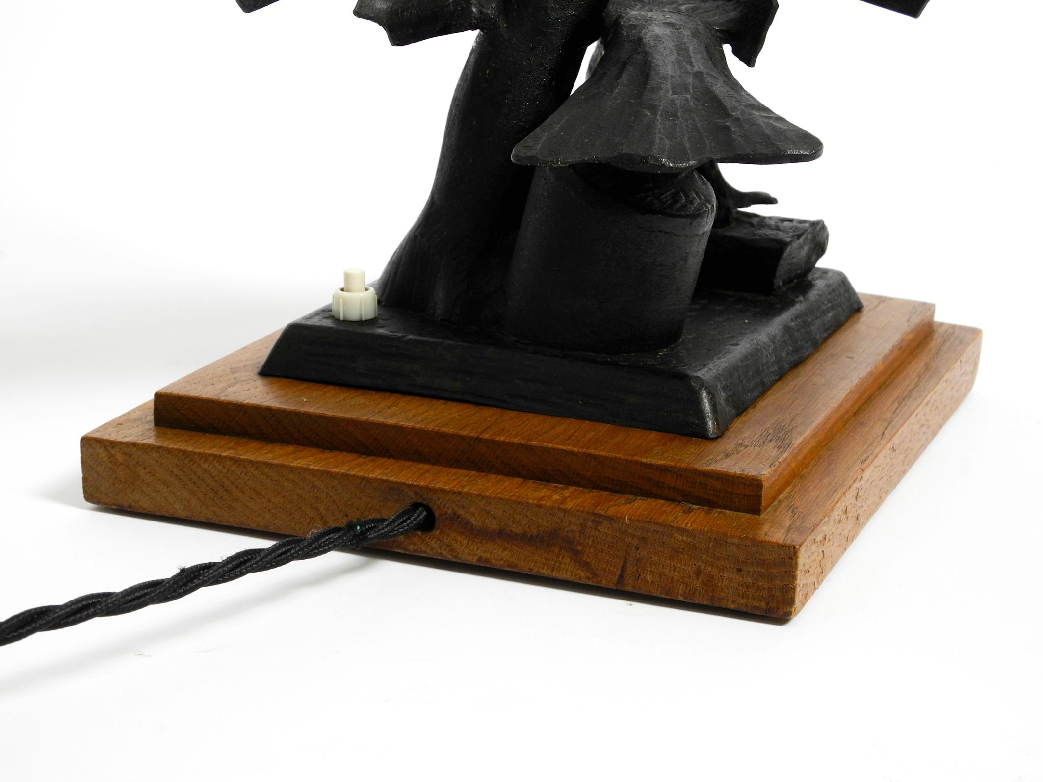 Very Elegant Large 1940s Table Lamp Made of Iron in the Shape of an Eagle For Sale 5