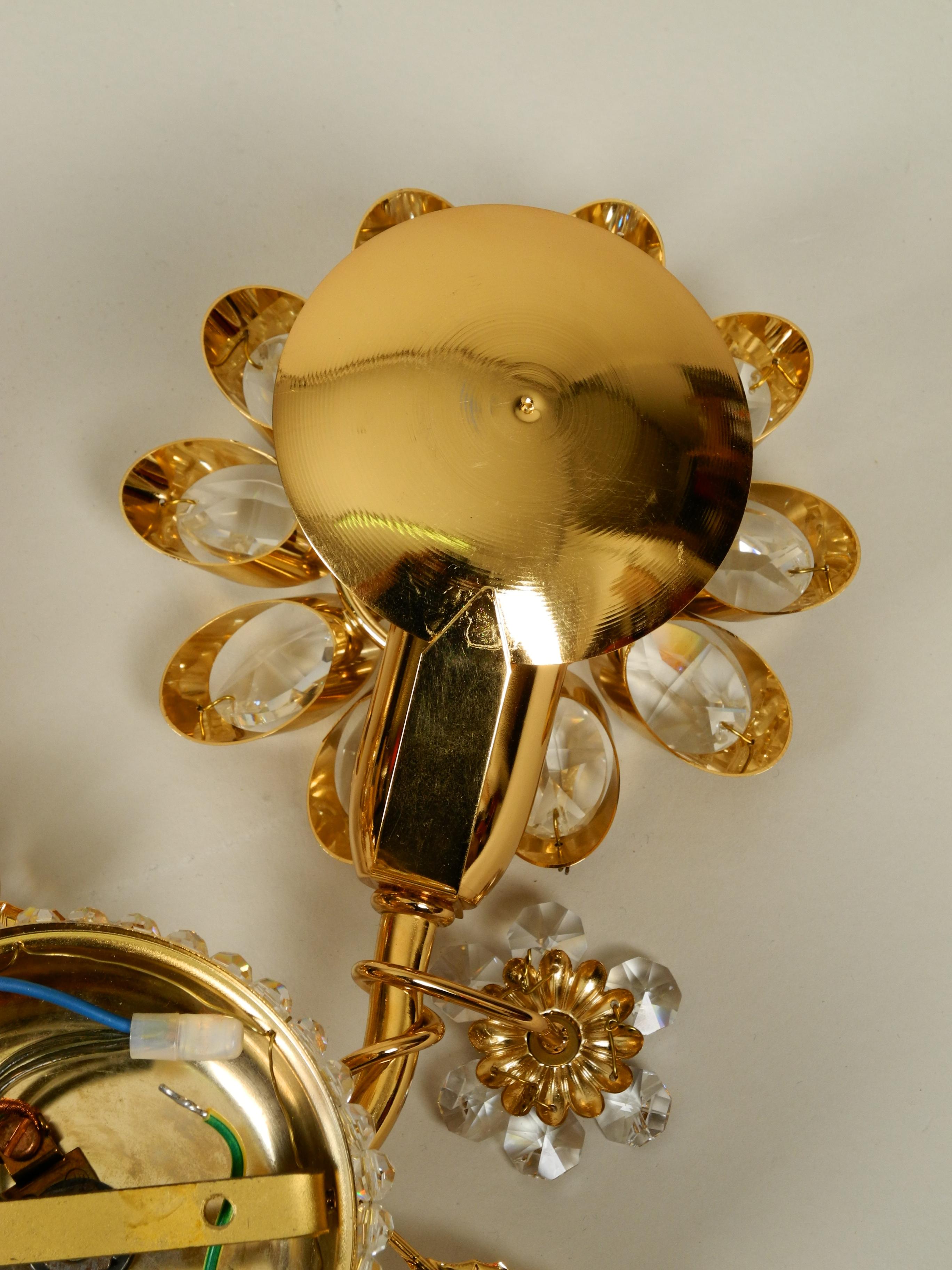 Very Elegant Large 1970s Brass Crystal Glass Floral Wall Lamp by Ernst Palme  For Sale 7