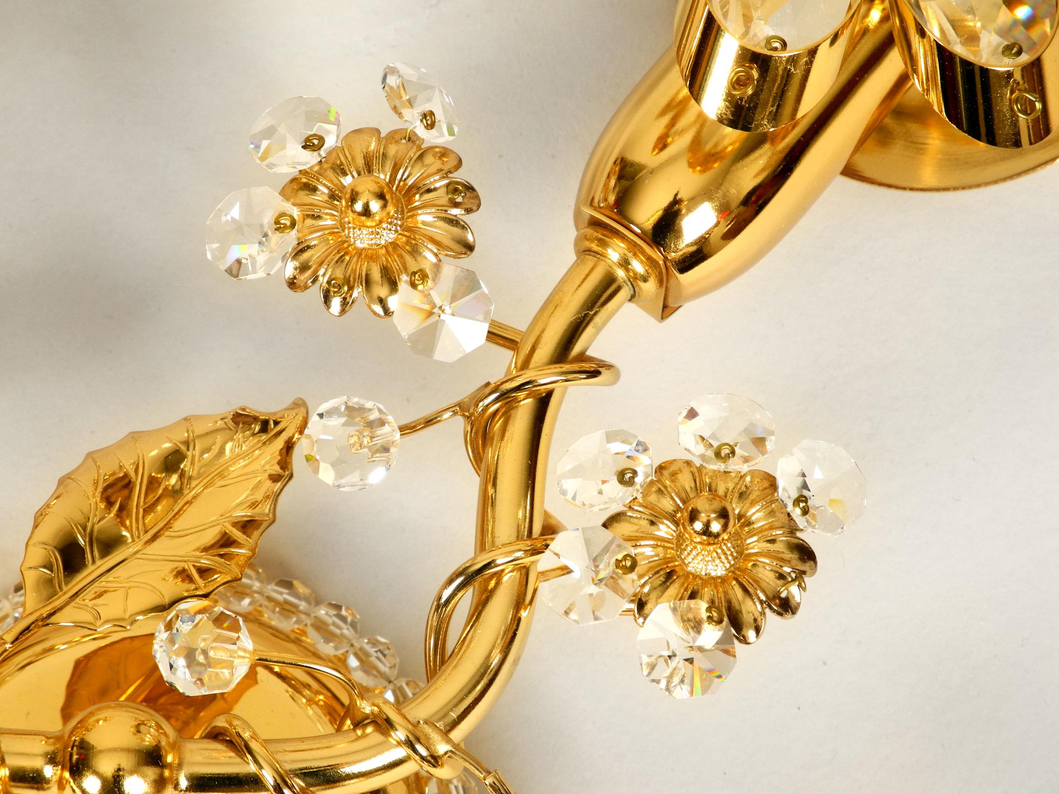 Very Elegant Large 1970s Brass Crystal Glass Floral Wall Lamp by Ernst Palme For Sale 1