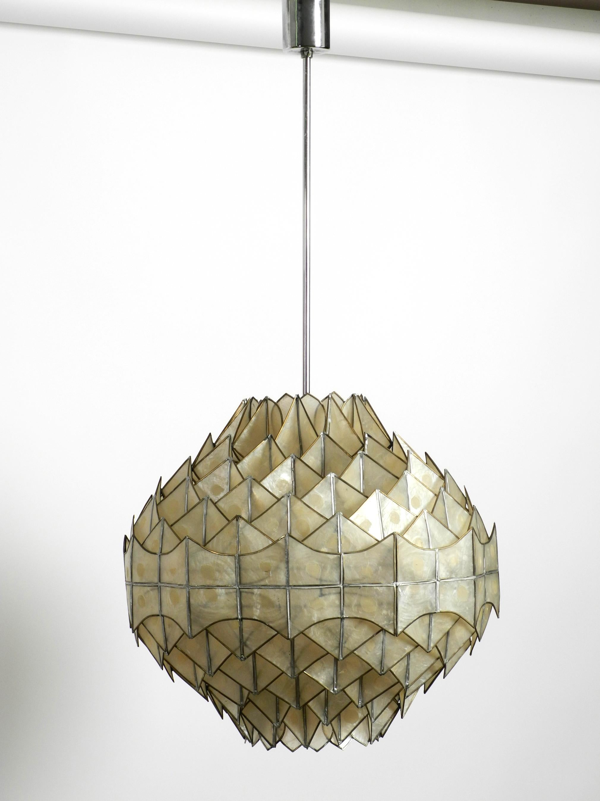 Very Elegant Large Unusual 1970s Pendant Lamp Made of Mother of Pearl In Good Condition In München, DE