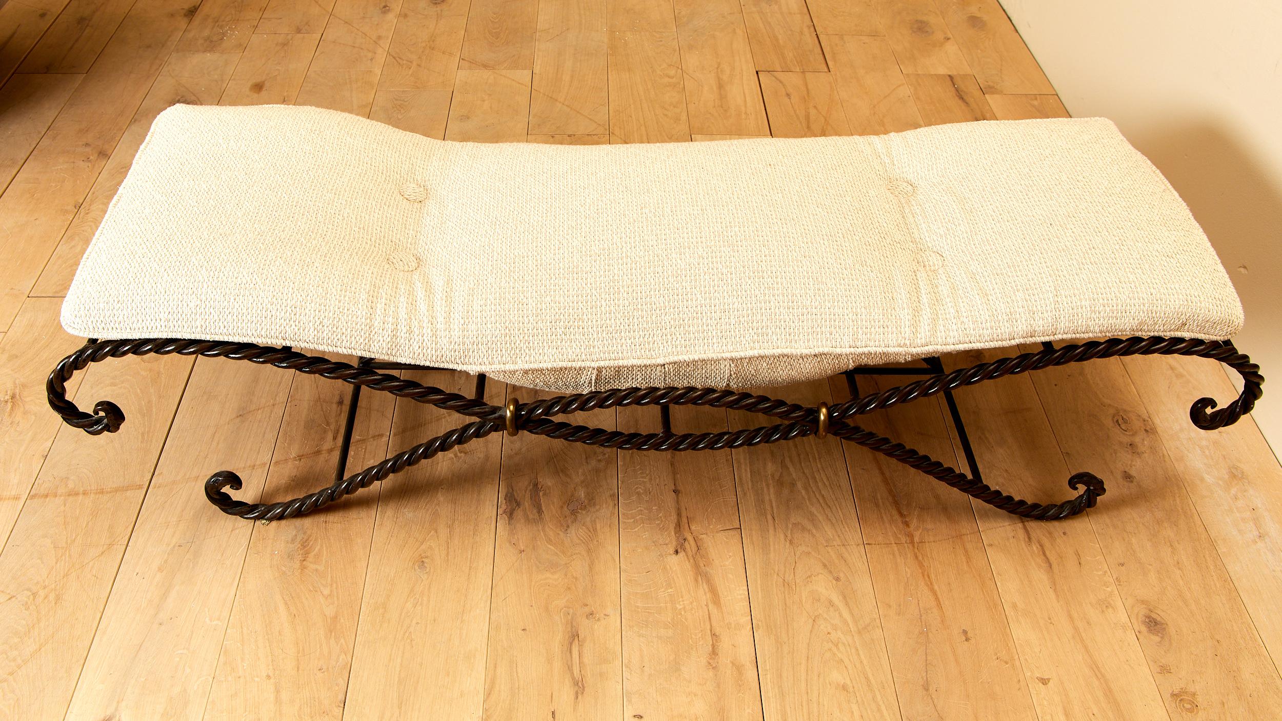 Modern Very elegant lounge chair in twisted iron with cabochon windings, 1960.
