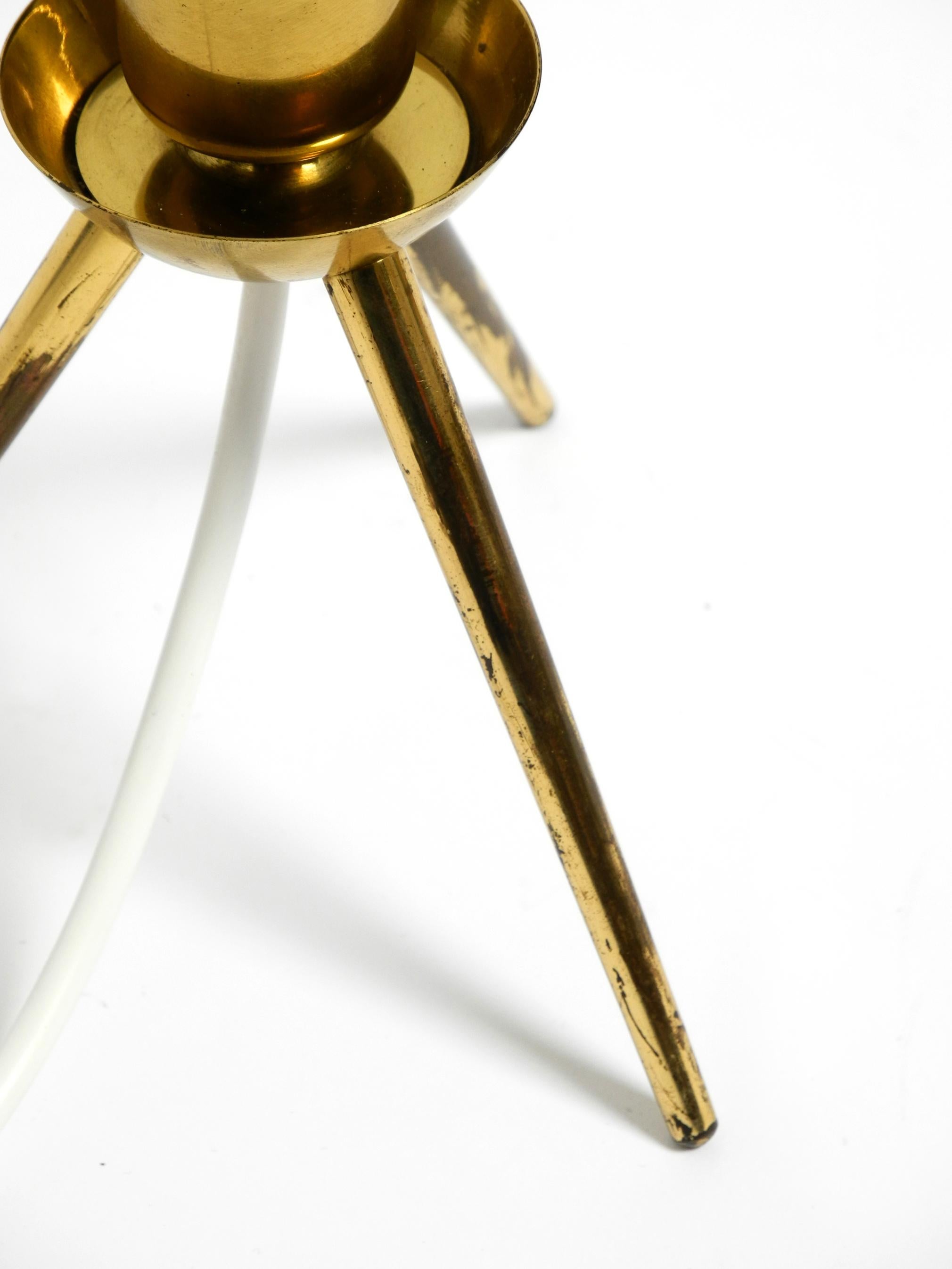 Very elegant original Mid Century brass tripod table lamp original lampshade For Sale 5