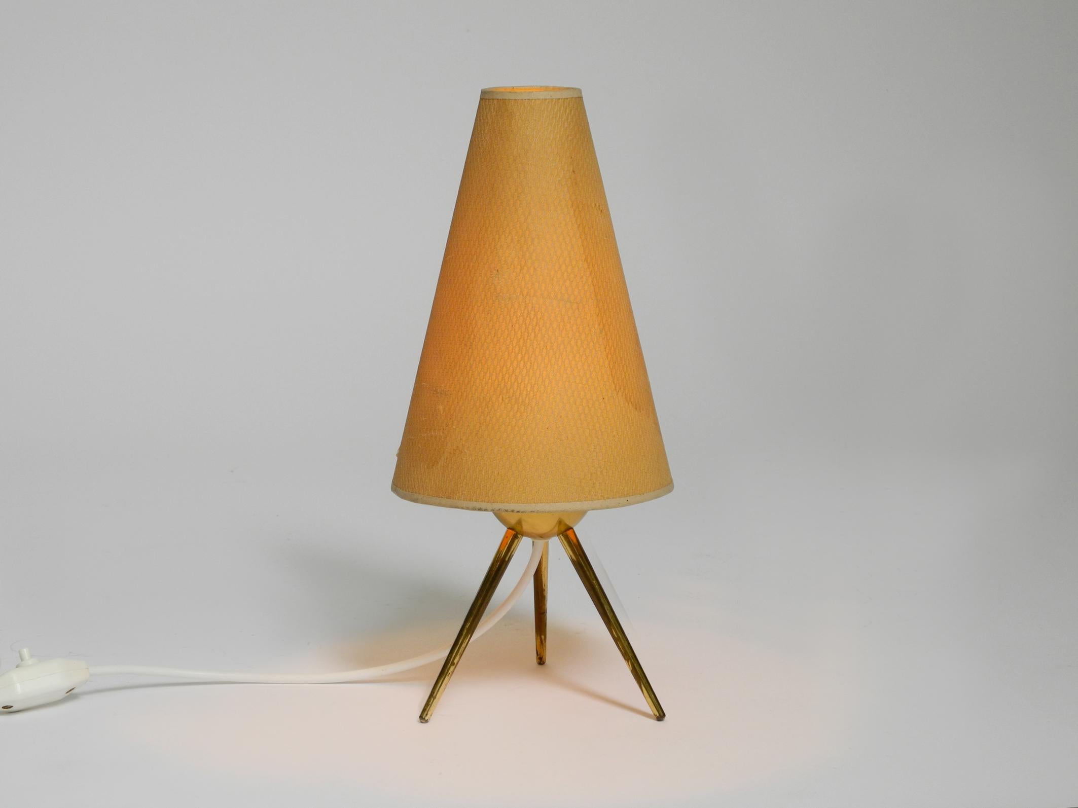 Mid-Century Modern Very elegant original Mid Century brass tripod table lamp original lampshade For Sale