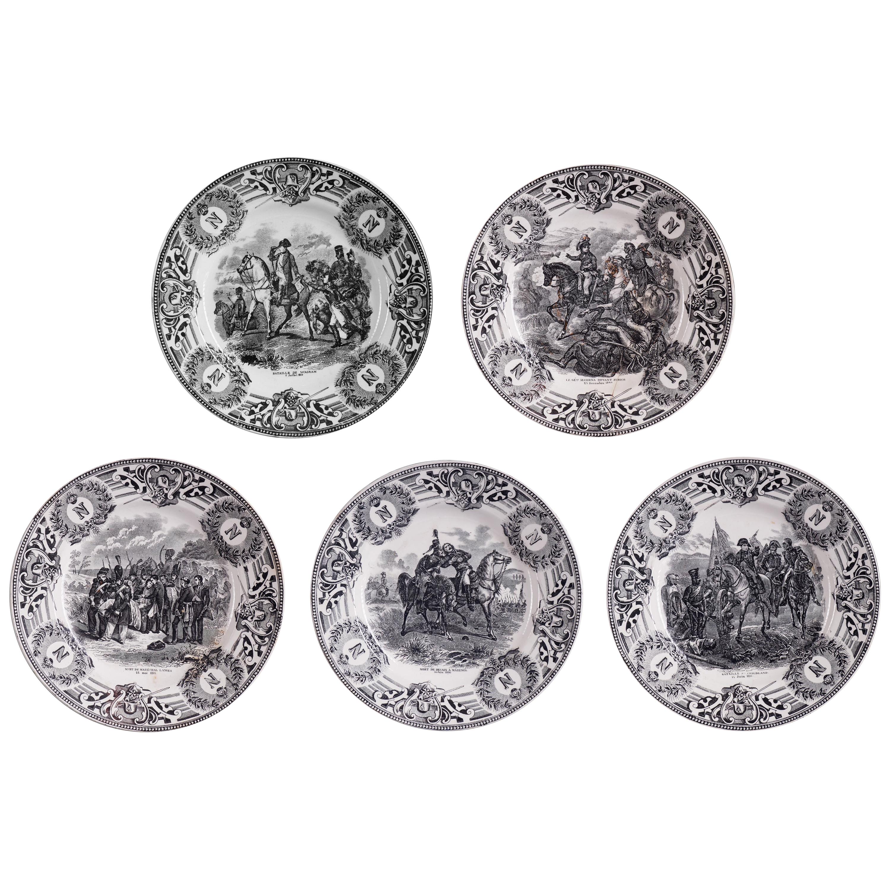 Very Elegant Set of 1930s White Faïence Plates with Black Designs