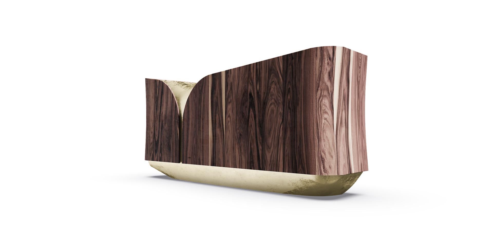 Sehr elegantes Sidebord:: inspiriert von einem goldenen Wasserfall in einem modernen Naturstil (Organische Moderne) im Angebot