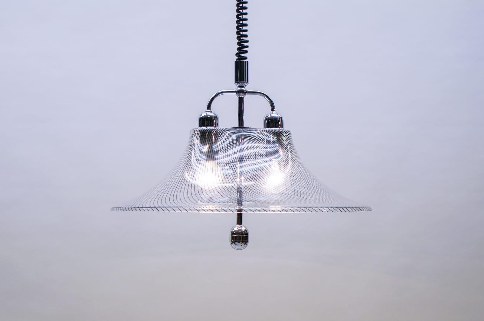 Ère spatiale Très élégante lampe suspendue en acrylique rayée d'Edel-Acryl, 1970 en vente